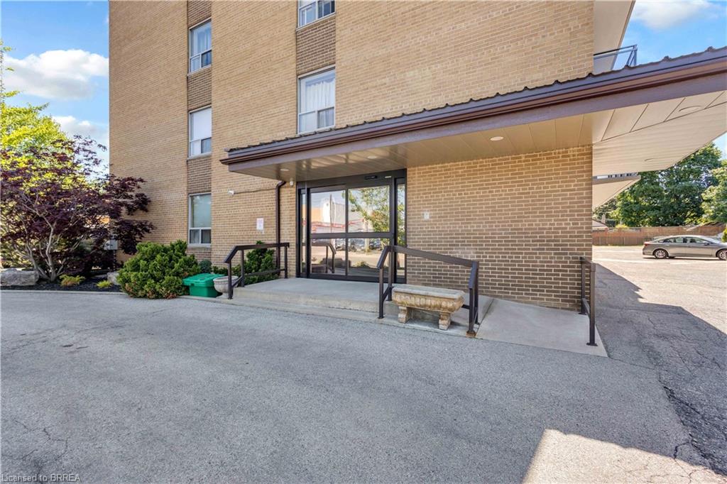 Unit 402 - 437 St. Paul Avenue, Brantford 2
