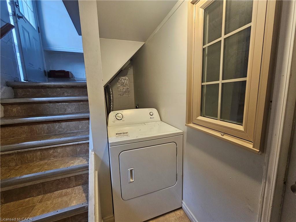 Unit bsmt - 49 Selkirk Avenue, Hamilton 2