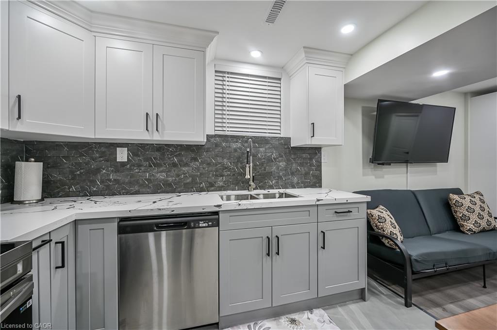 Unit Lower Lvl - 31 Joseph Court, Hamilton 5
