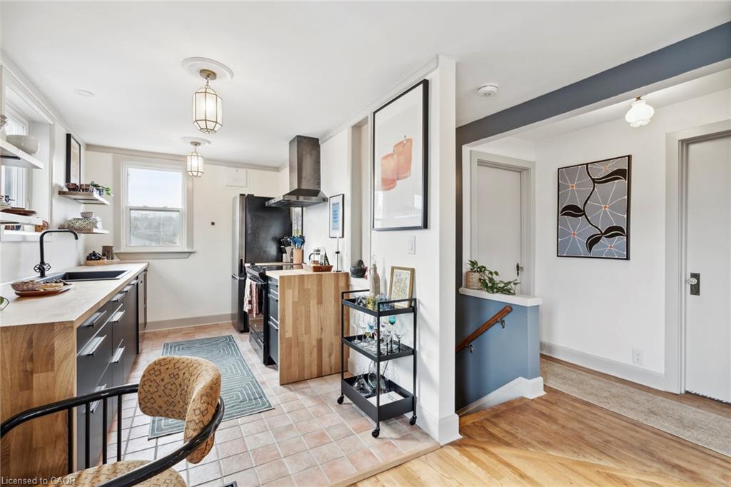 Unit Apartment - 16 Mcmurray Street, Dundas 4