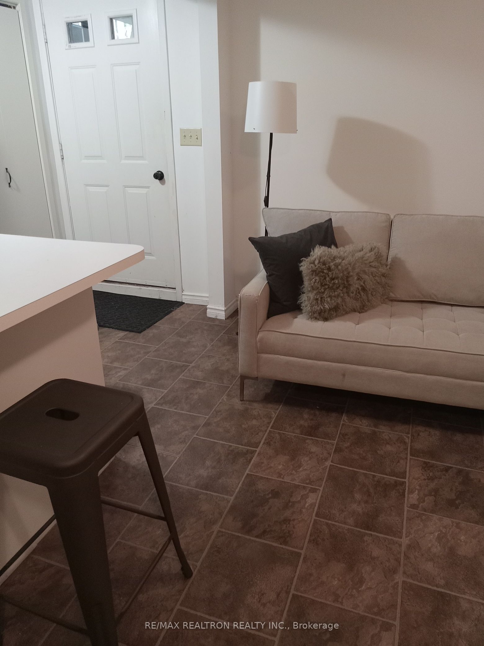 Unit Bsmt - 645 Hillsdale Avenue E, Toronto 2