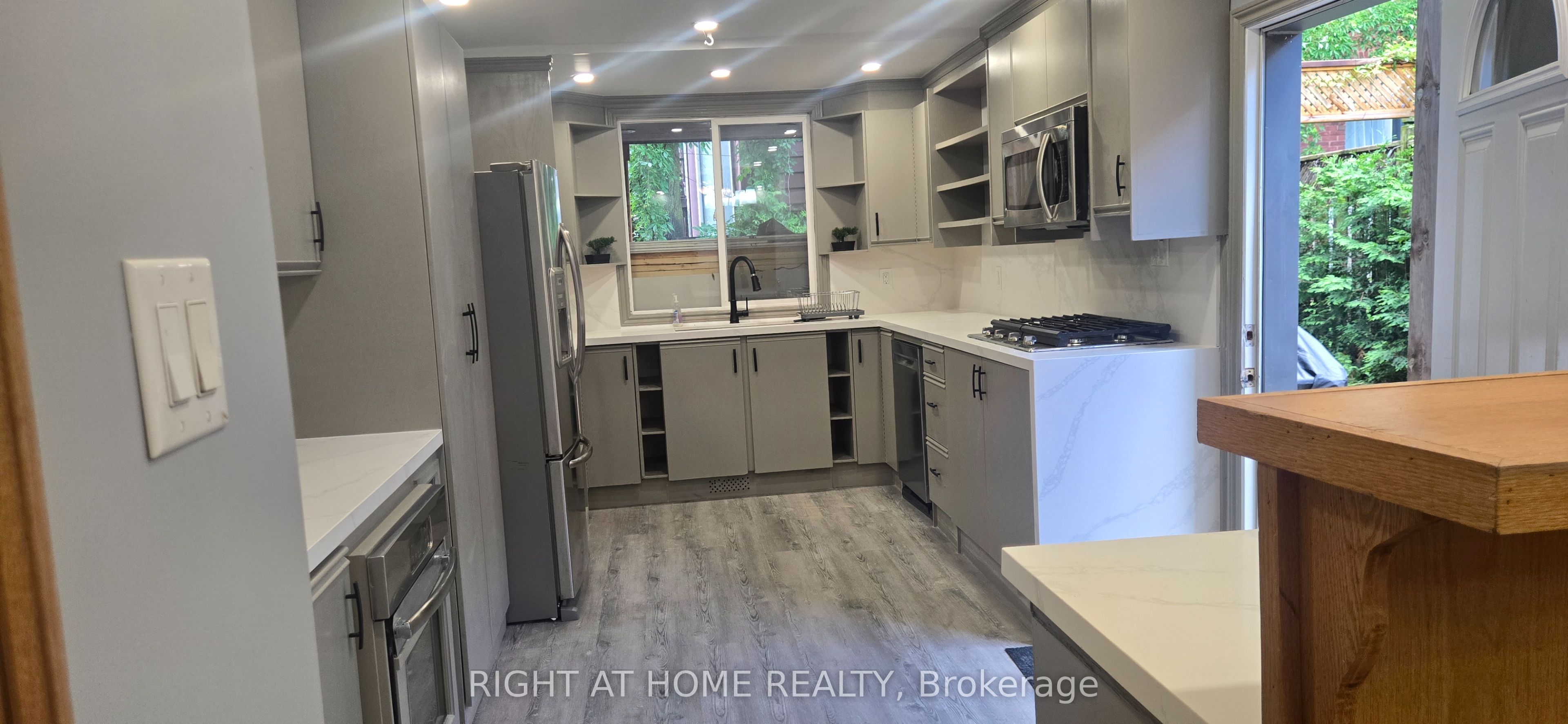258 Howland Avenue, Toronto 4