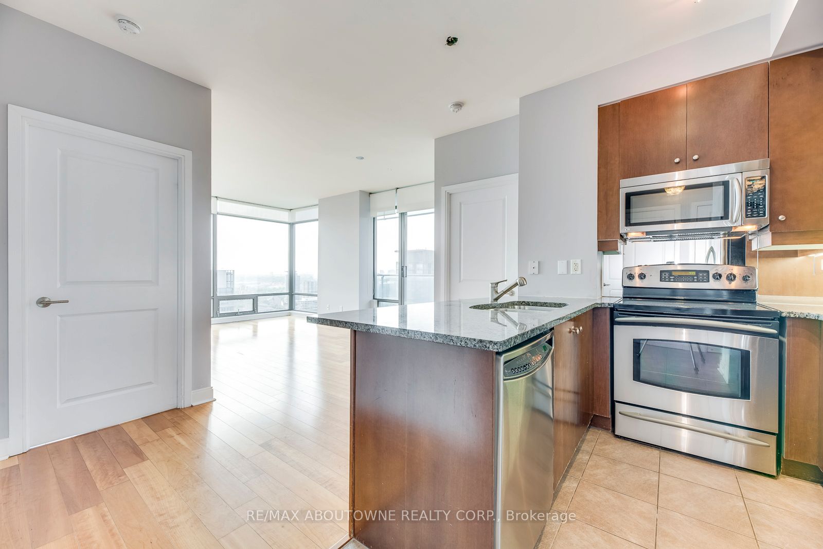 Unit 3204 - 18 Yorkville Avenue, Toronto 4