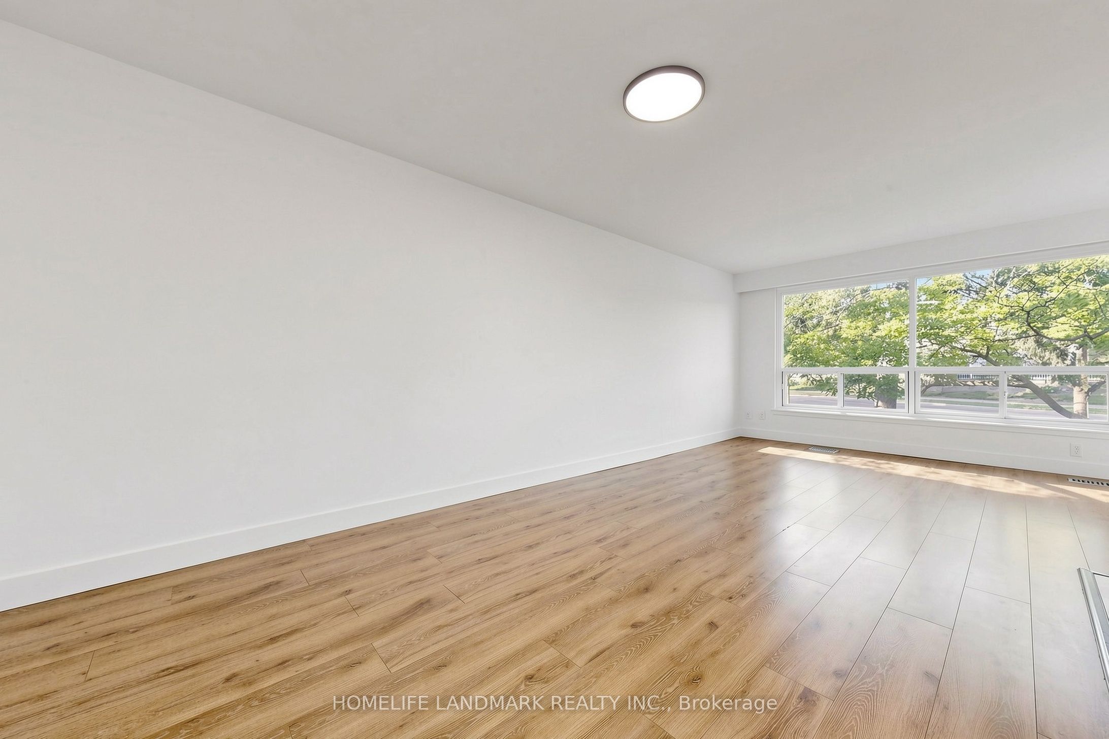 26 Fenside Drive, North York 5