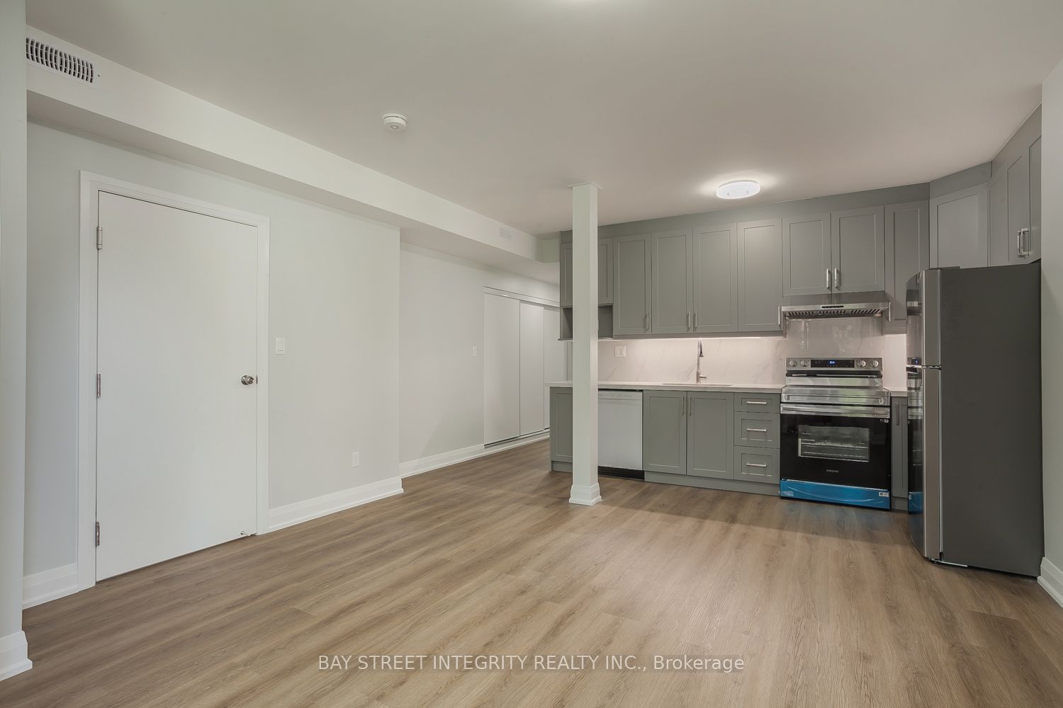 Unit Main Floor - 19 D'arcy Street, Toronto 5