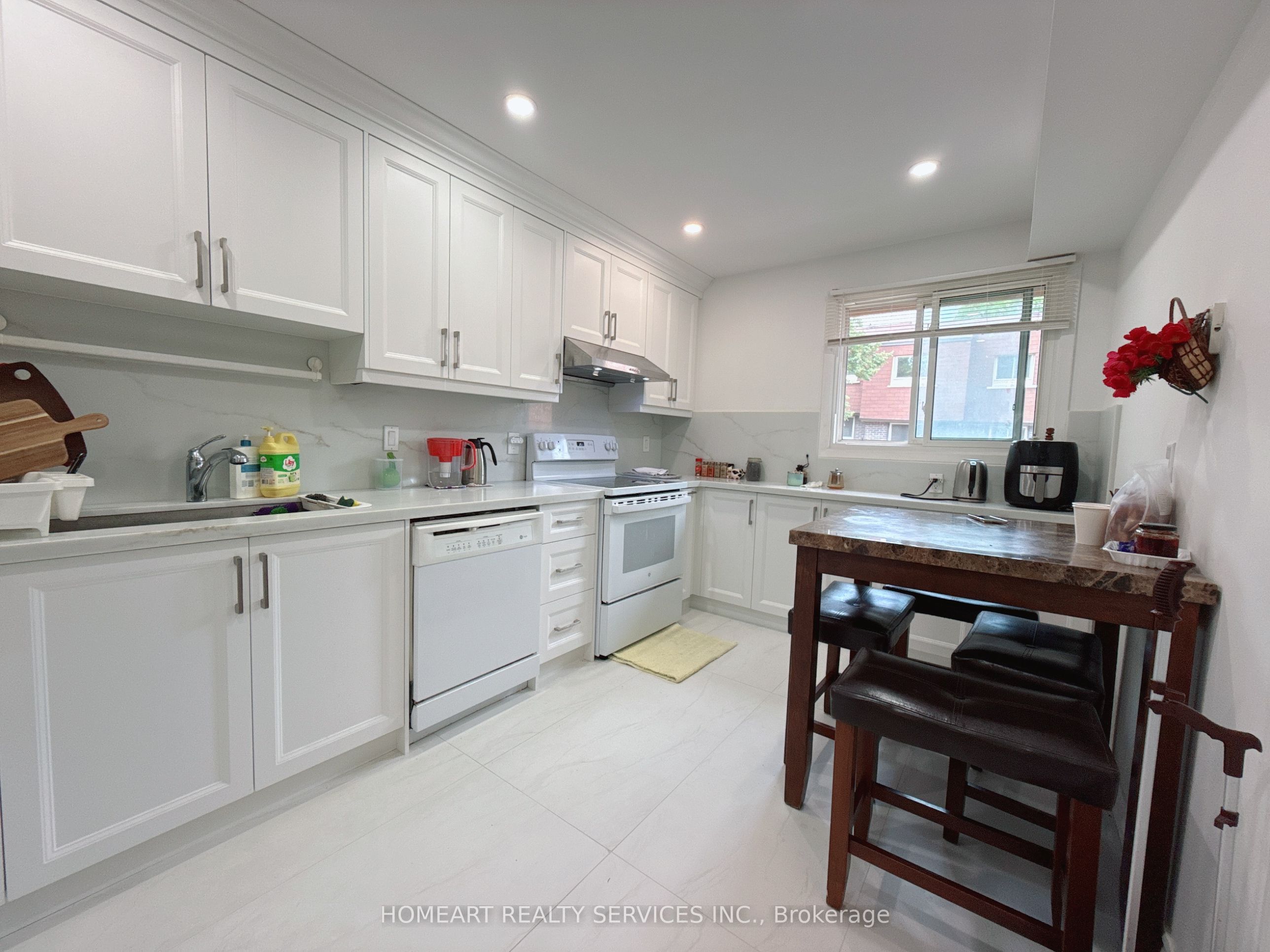 9 Poets Walkway, North York 3