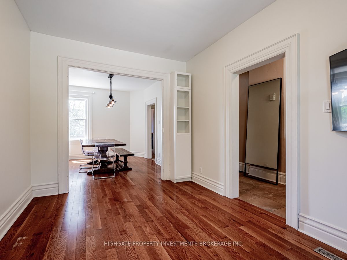 5 Bank Street, Toronto 5