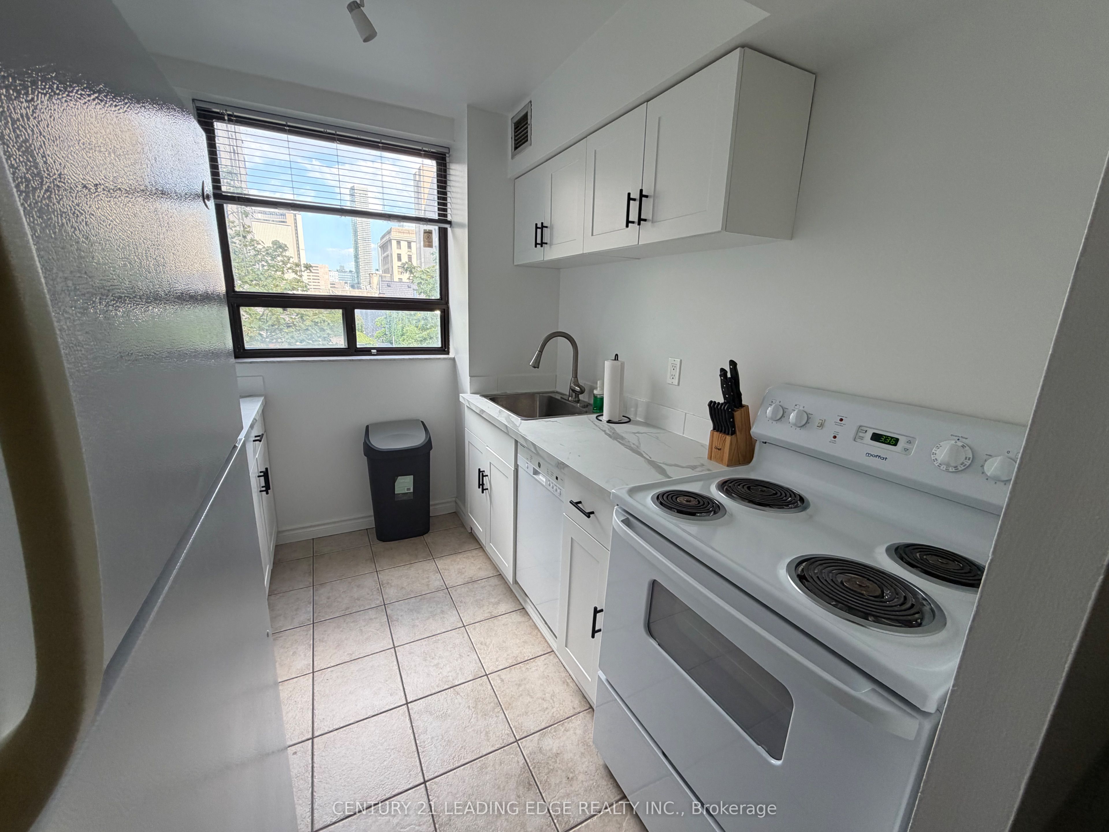 Unit 463 - 49 Mccaul Street, Toronto 4