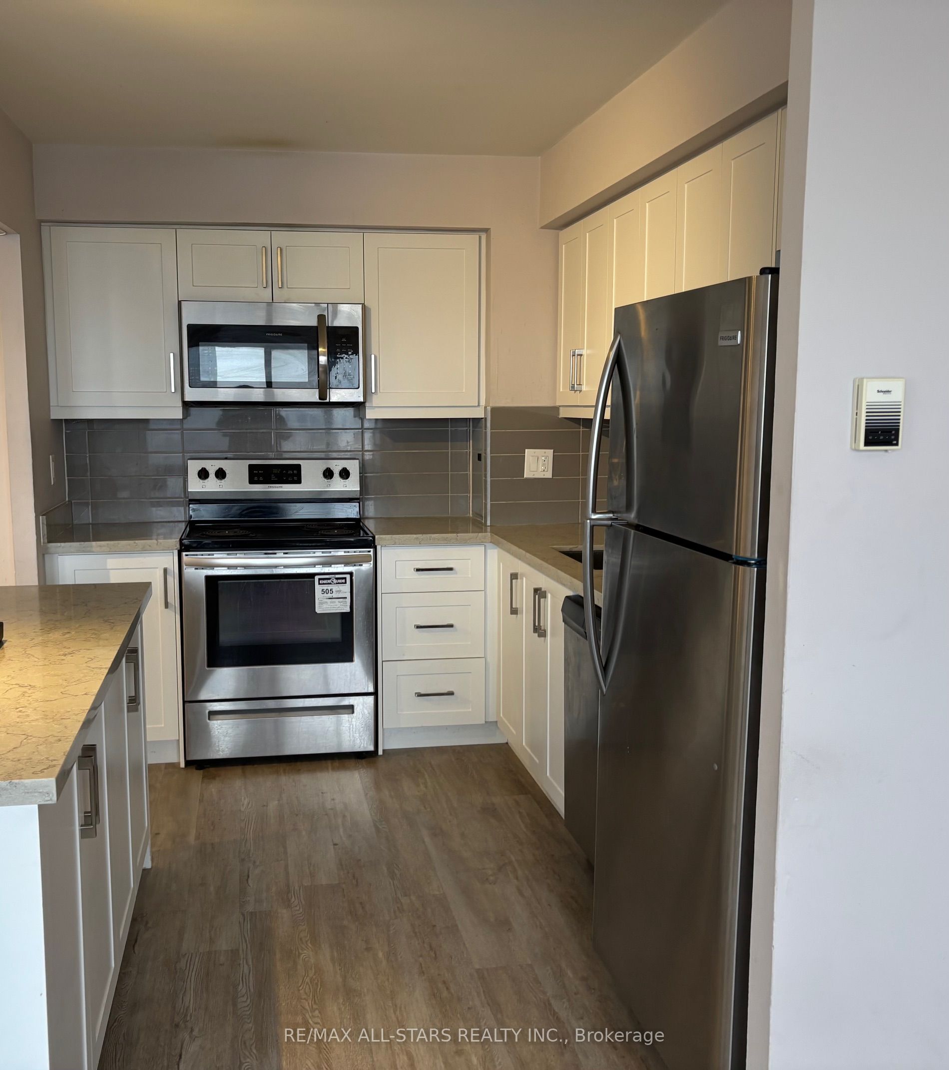 Unit 1906 - 10 Sunny Glenway, Toronto 4