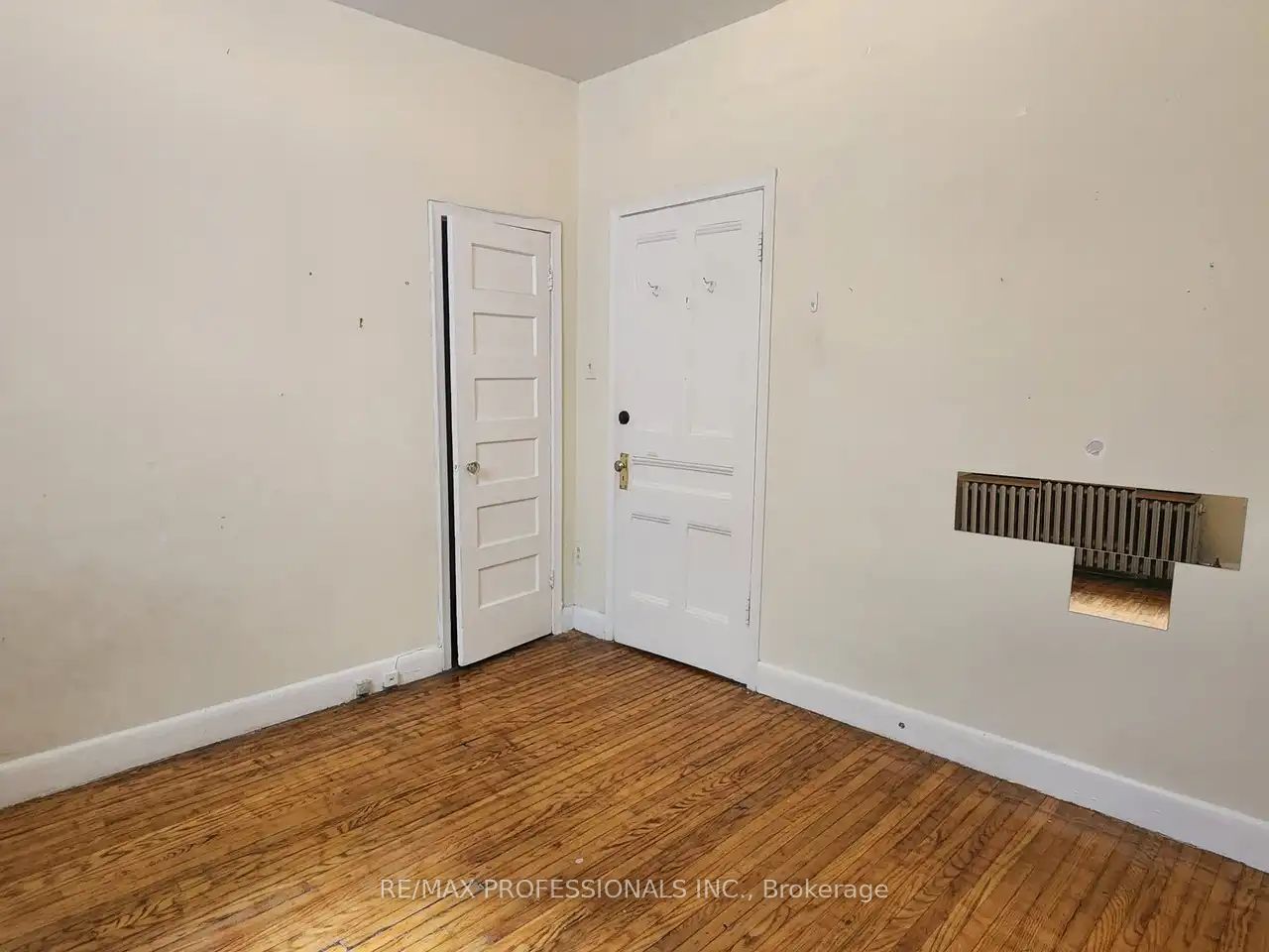 Unit MAIN LEVEL - 150 Robert Street, Toronto 5