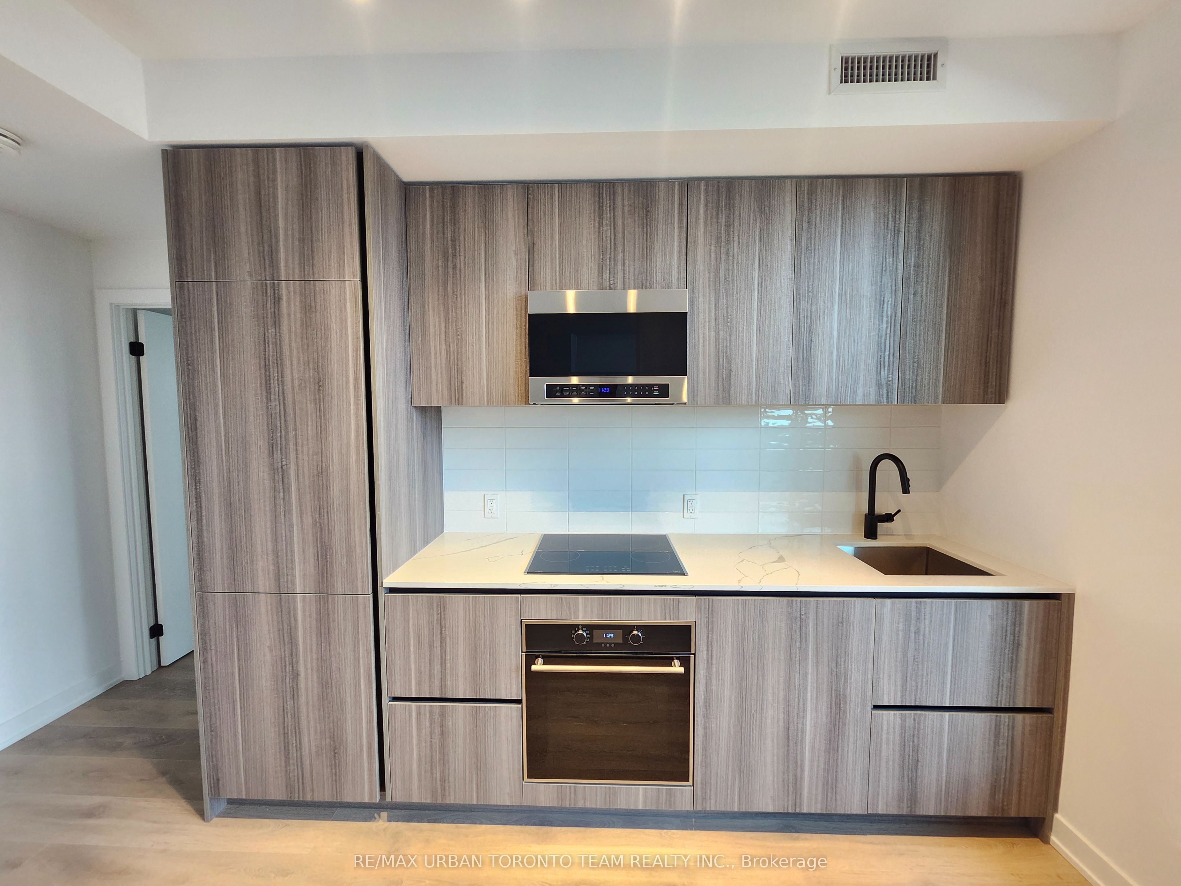Unit 701 - 117 Broadway Avenue, Toronto 5