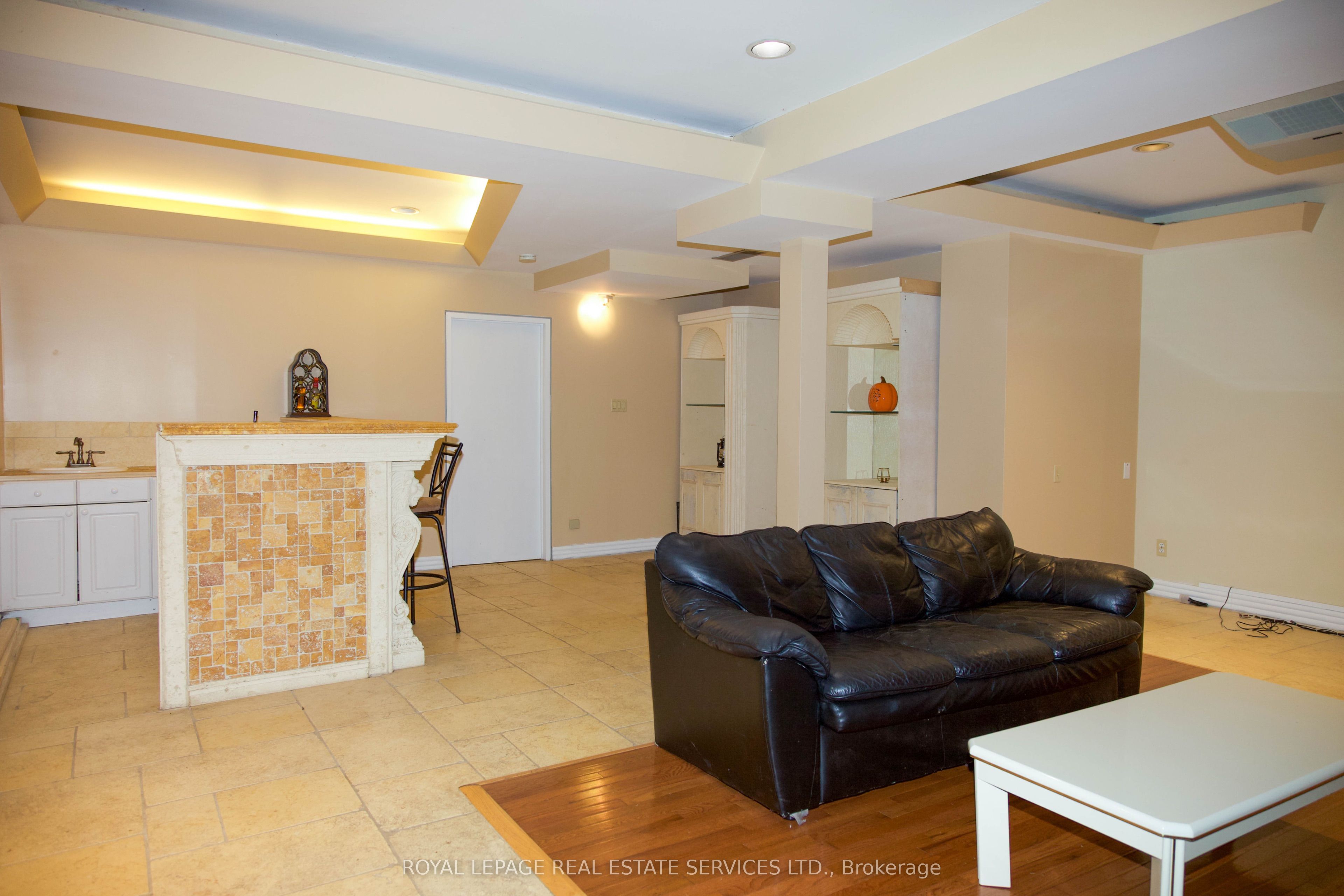 2B Debell Lane, North York 2