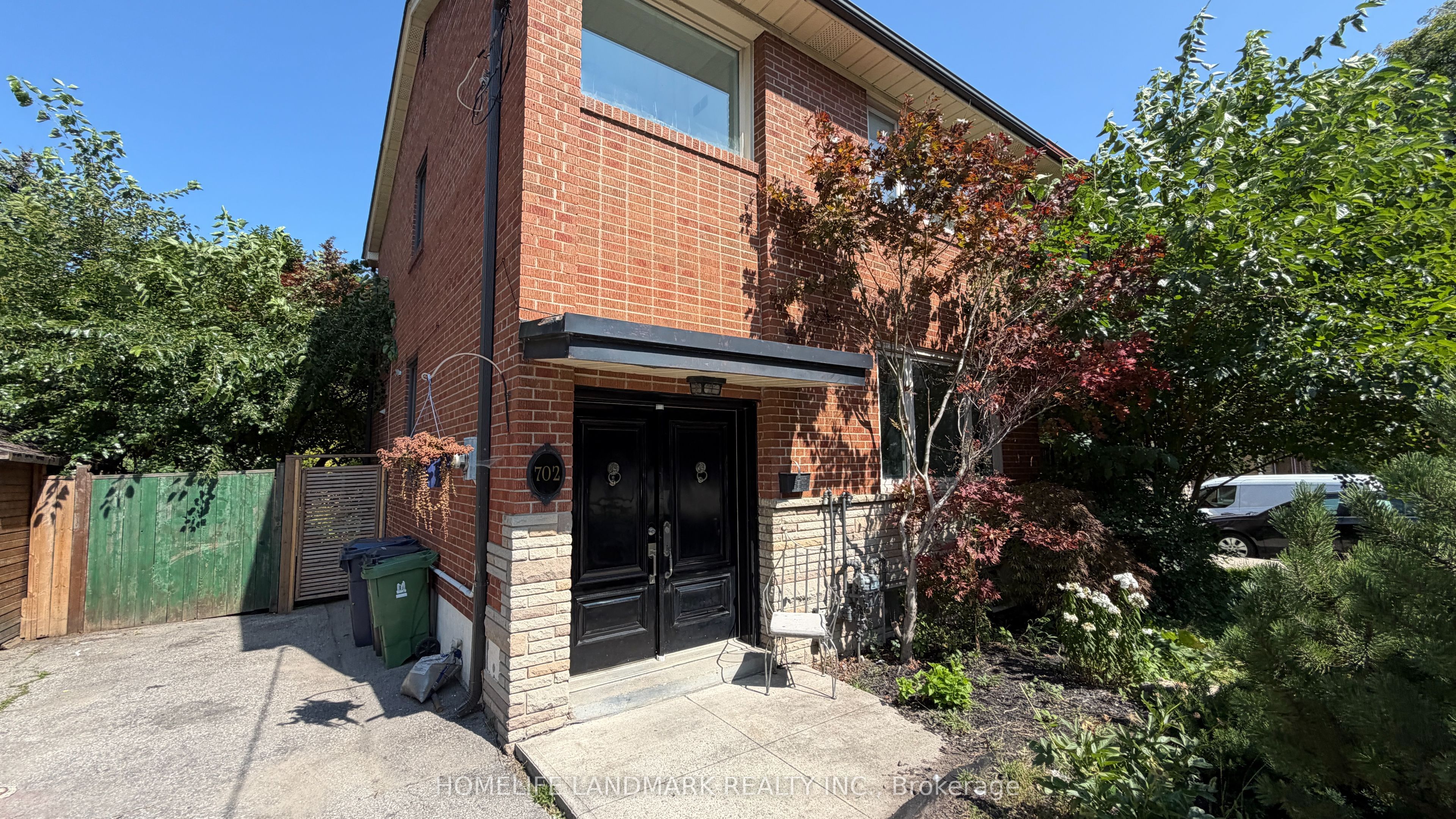 702 Sheppard Ave E Avenue E, North York 2