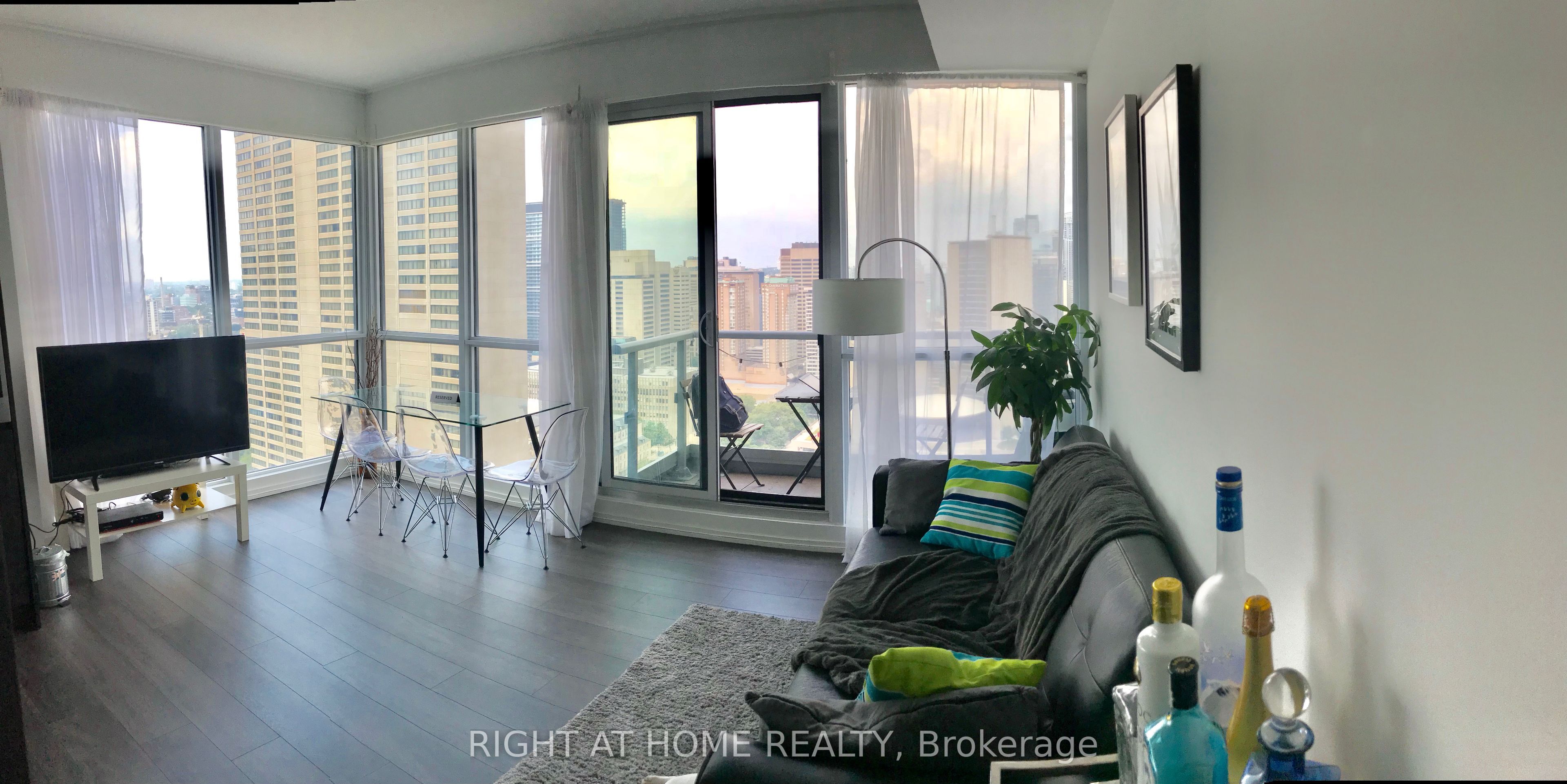 Unit 3015 - 70 Temperance Street, Toronto 4