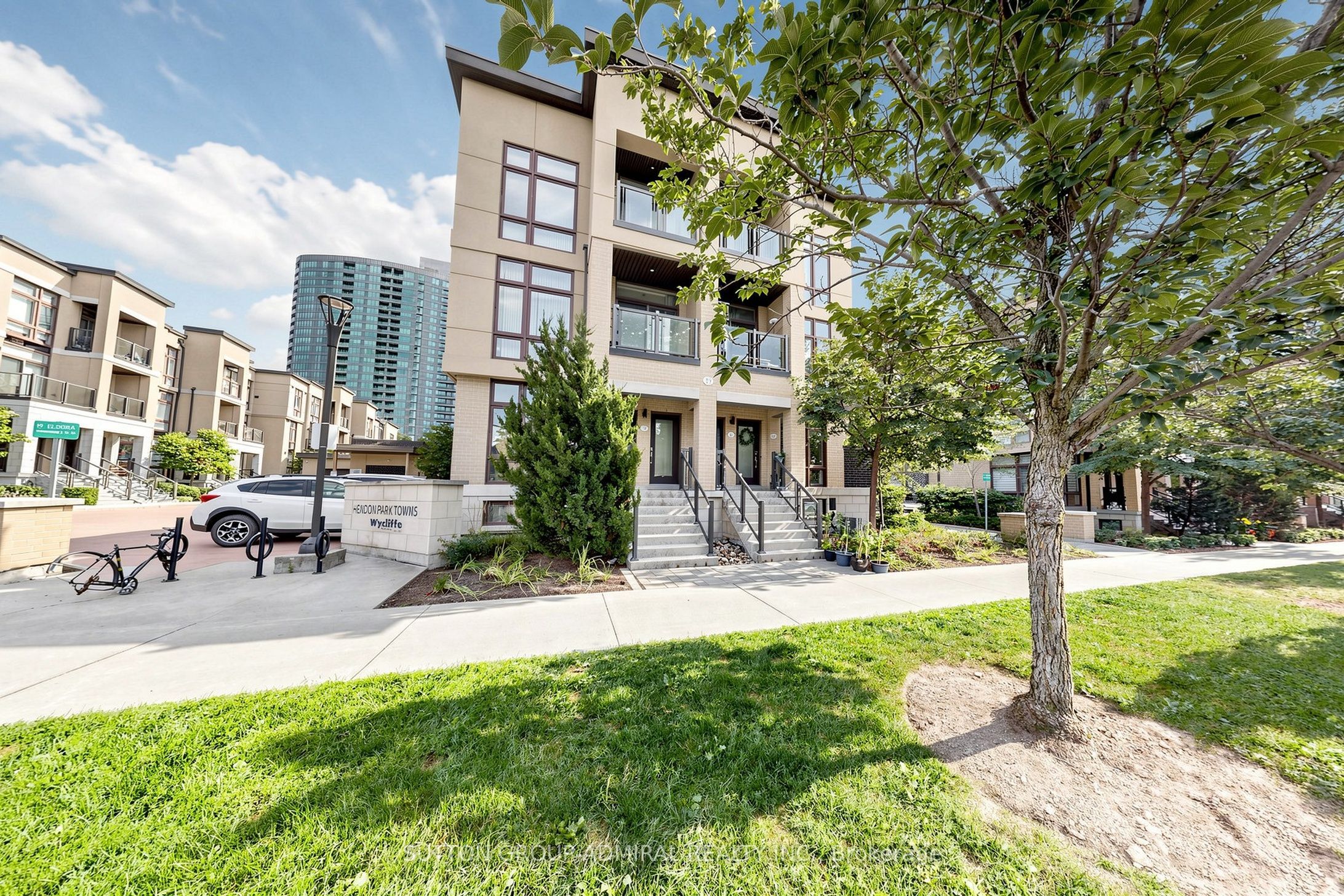 Unit 41 - 19 Eldora Avenue, North York 2