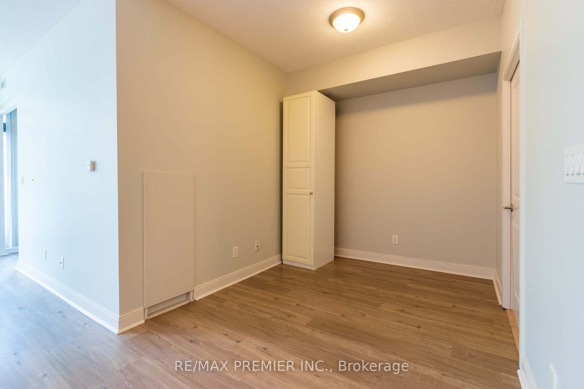 Unit 205 - 21 Scollard Street, Toronto 5