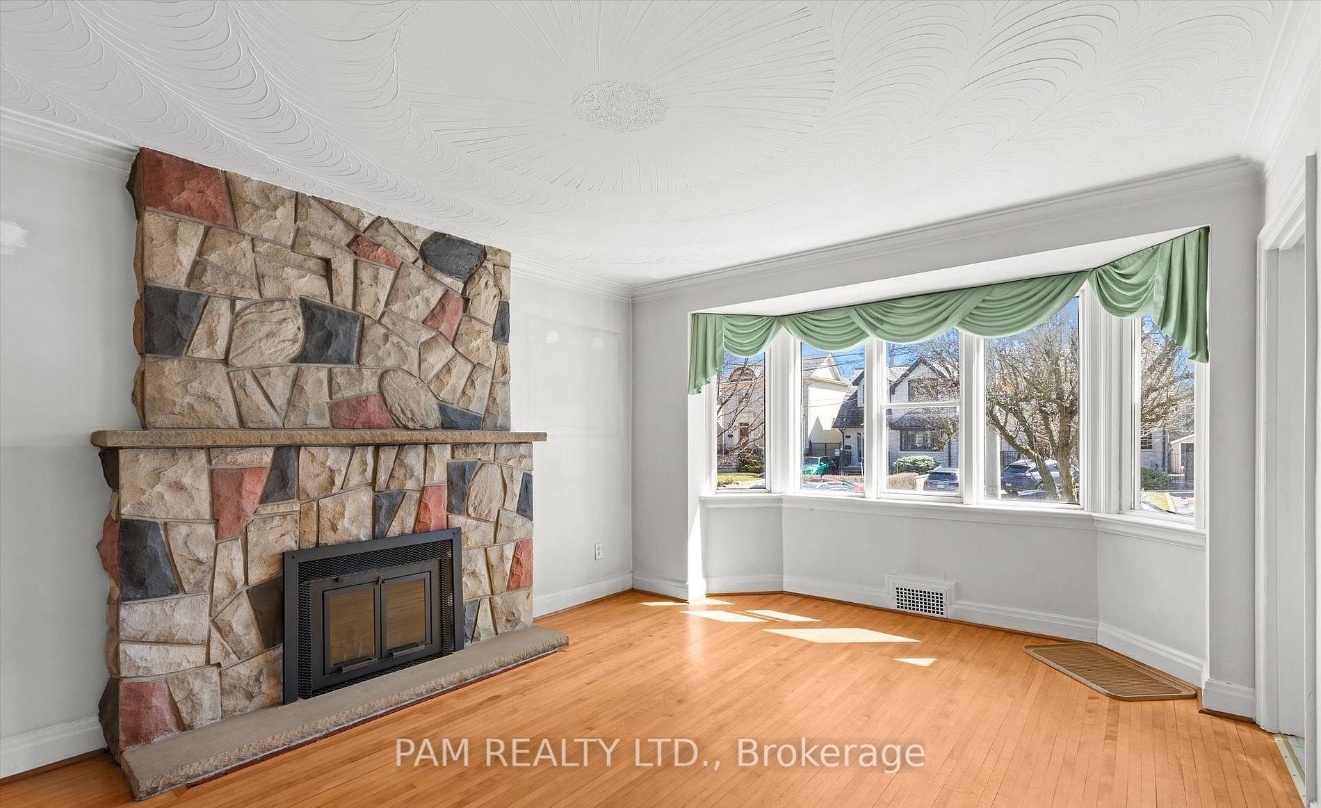 42 Parklea Drive, Toronto 3