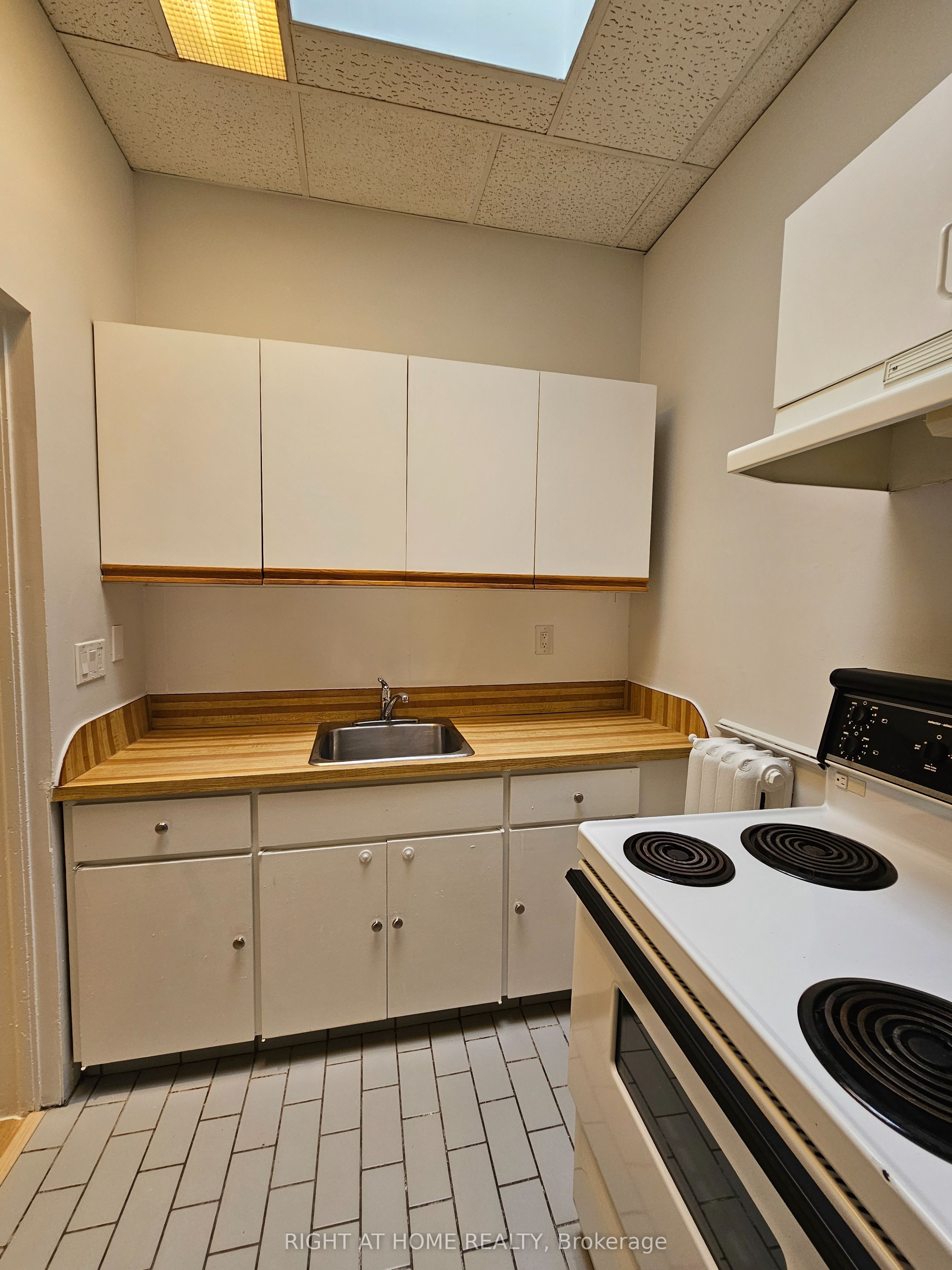 Unit 6 - 516 Yonge Street, Toronto 4