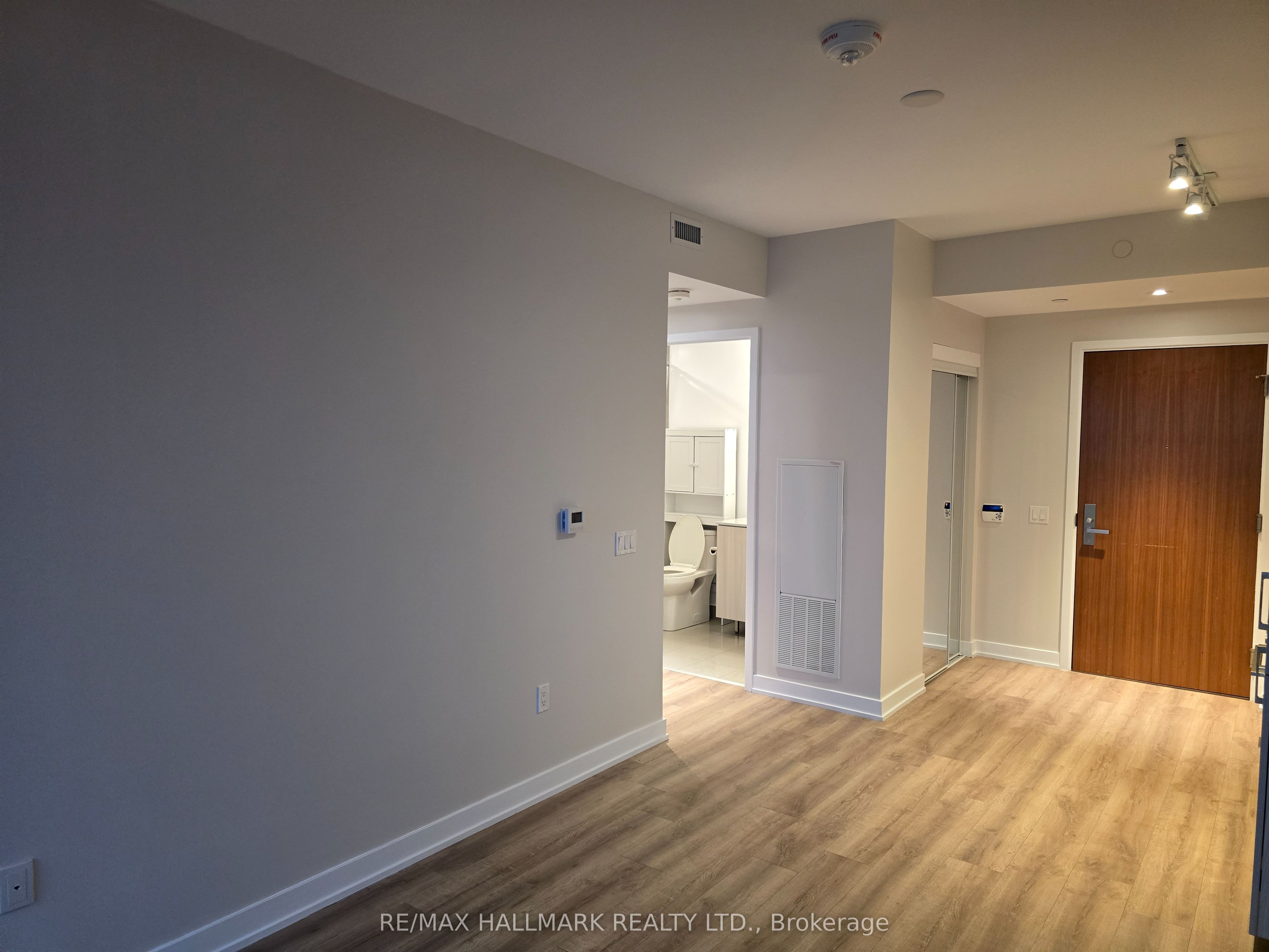 Unit 2210 - 15 Queens Quay E, Toronto 3
