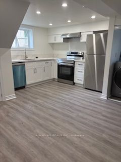 Unit Lower - 55 Bishop Avenue, North York 5