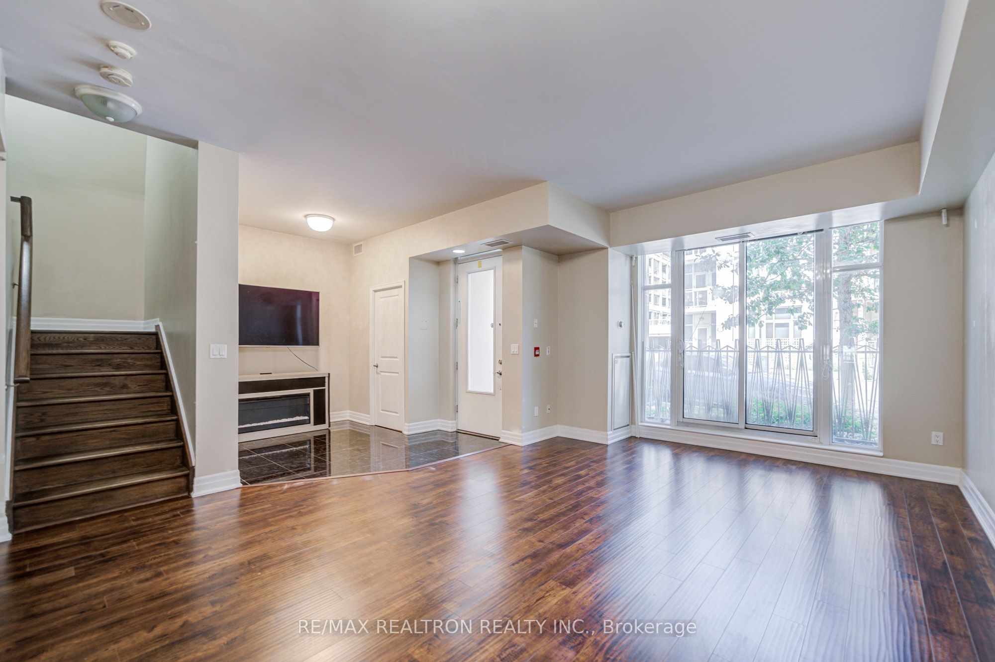 Unit 1 - 93 Sloping Sky Mews, Toronto 4