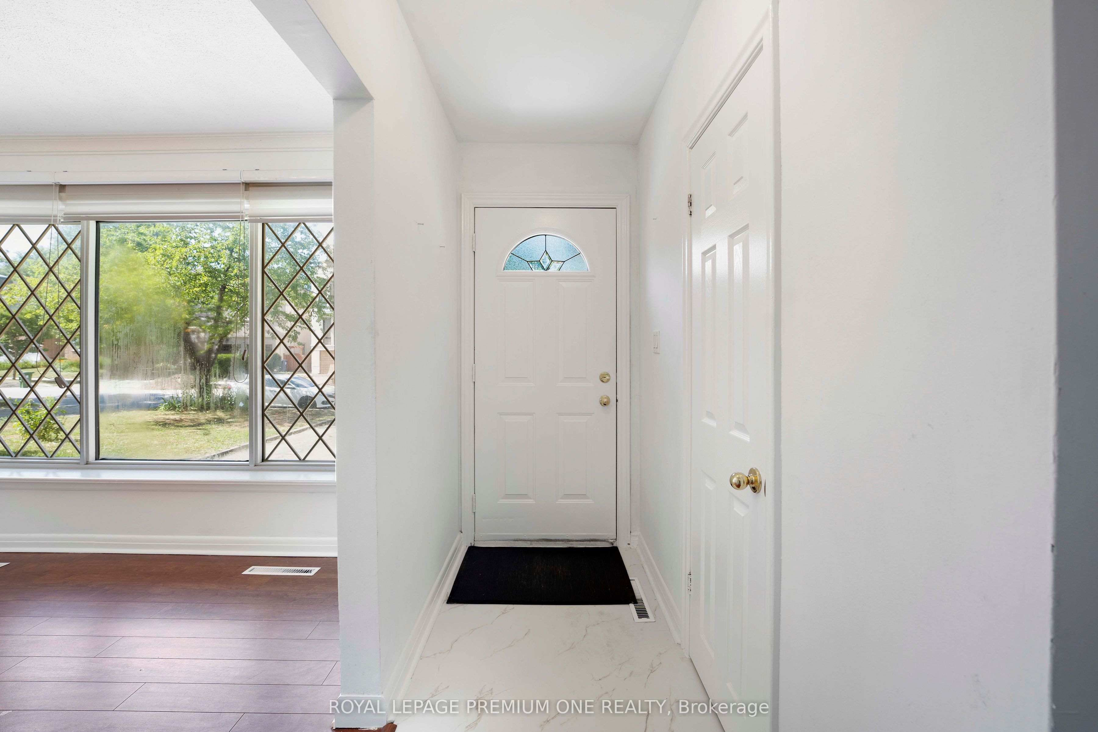 Unit ENTIRE - 139 Mckee Avenue, North York 2