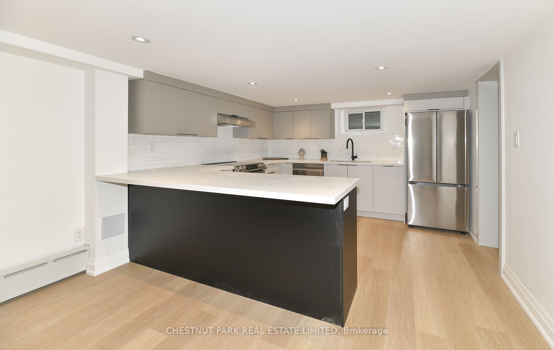 Unit lower - 11 Rose Park Crescent, Toronto 4