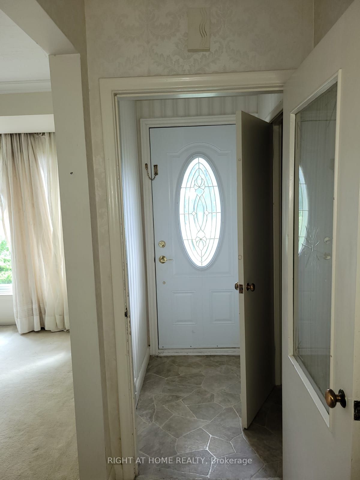 Unit Main - 260 Park Home Avenue, North York 3
