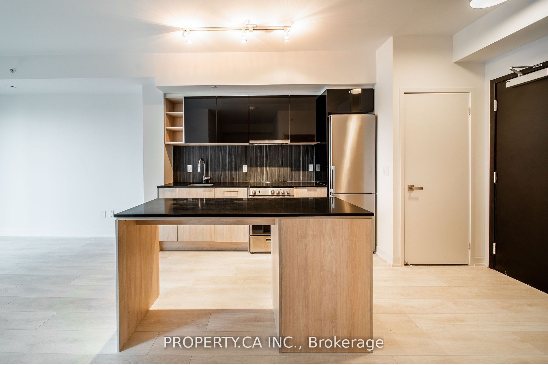 Unit 837 - 31 Tippett Road, North York 4