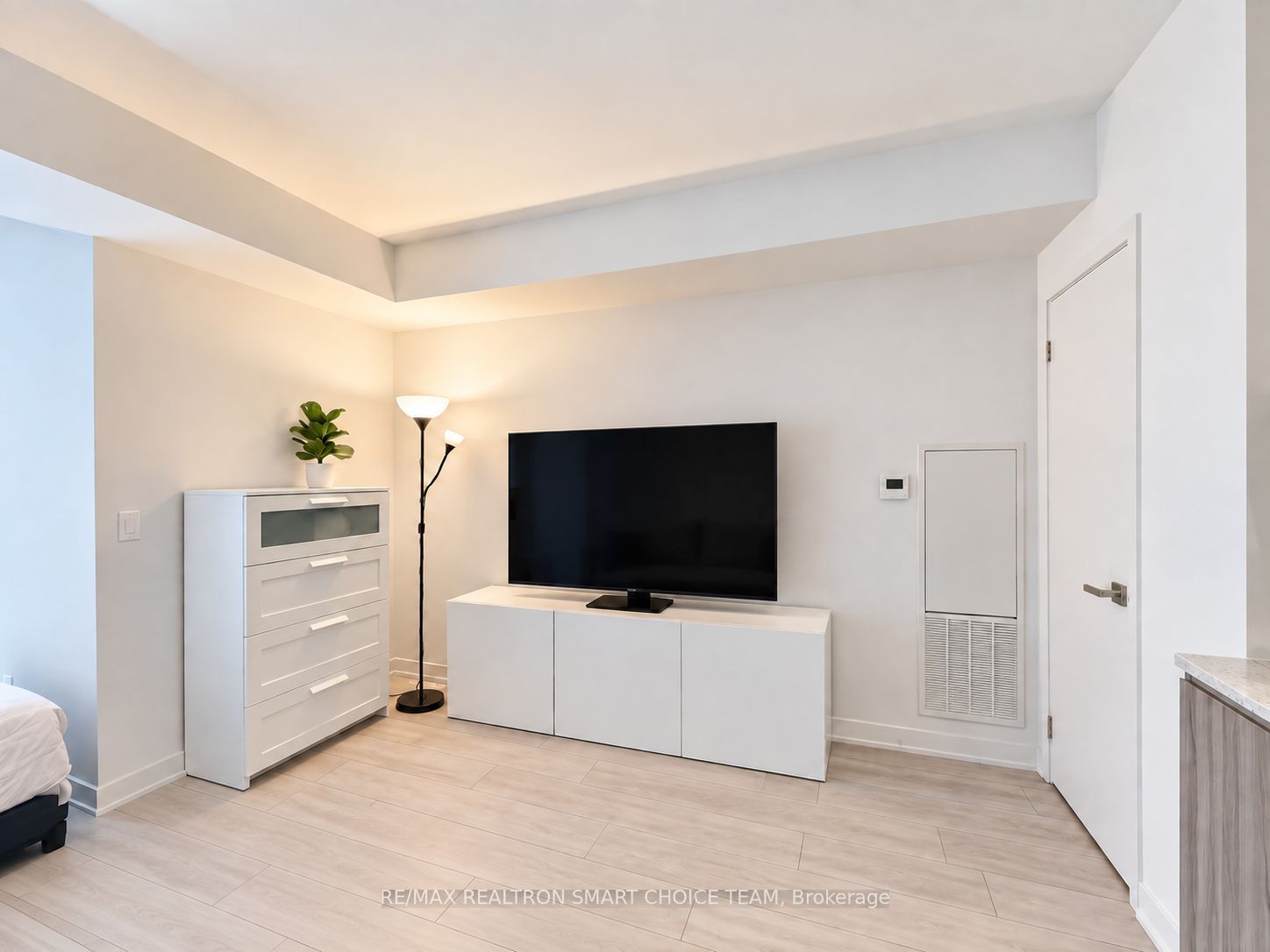 Unit 427 - 31 Tippett Road, North York 5