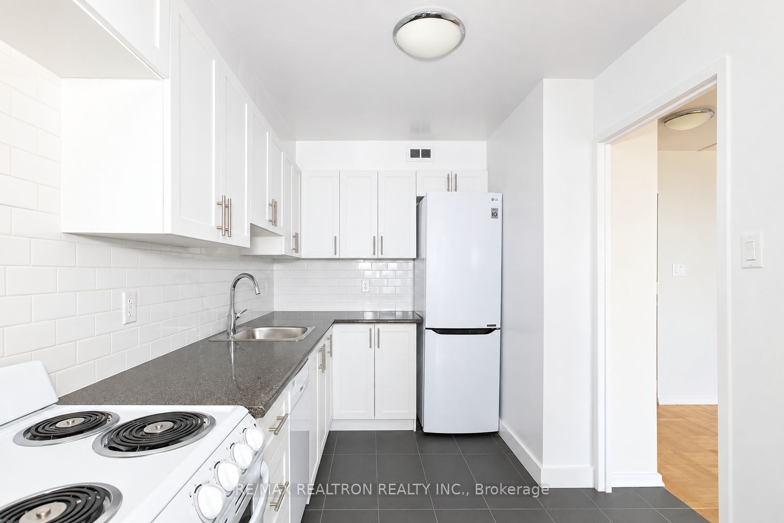 Unit 1008 - 6200 Bathurst Street, North York 5