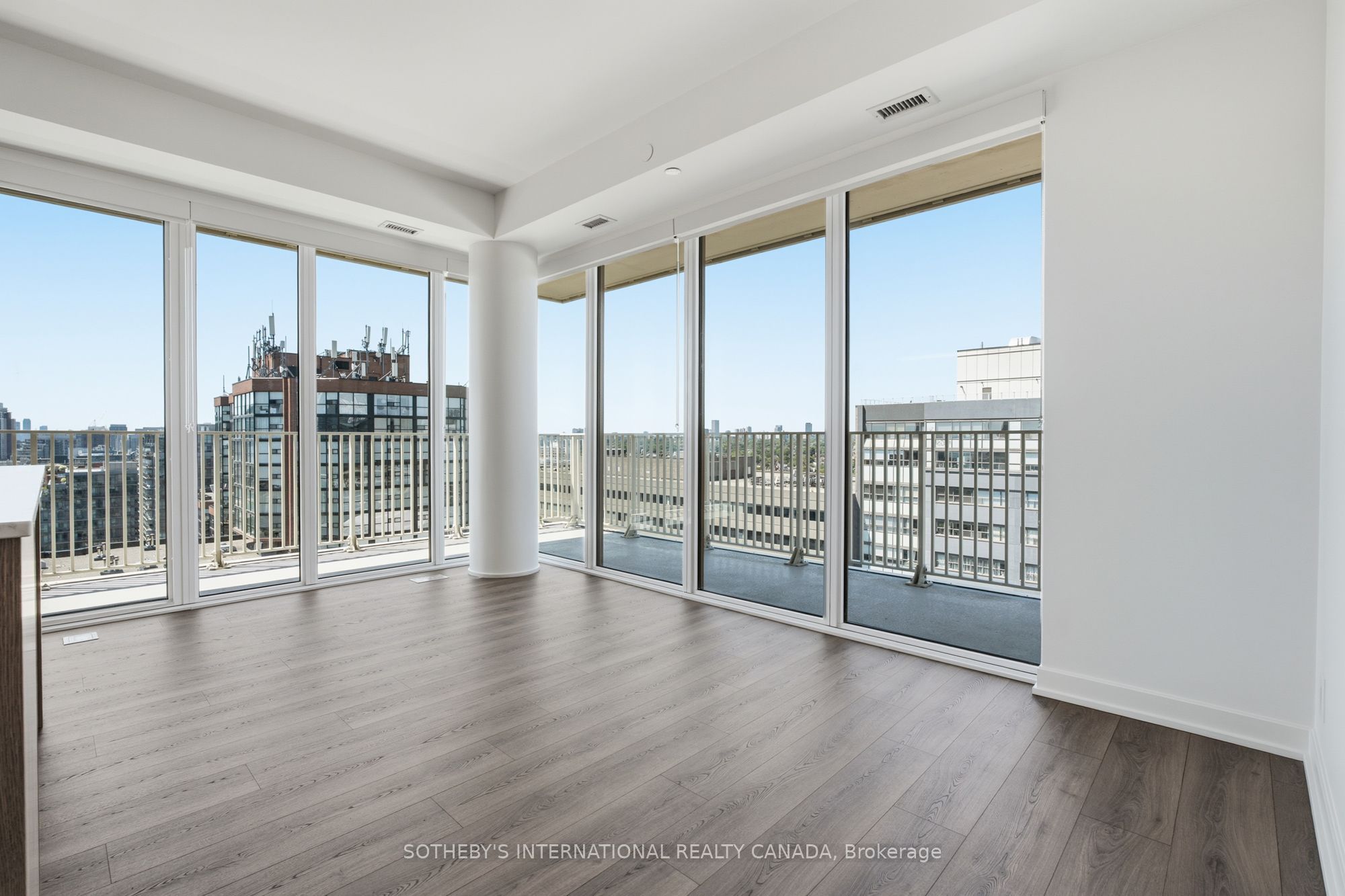 Unit 1703 - 88 Bathurst Street, Toronto 4