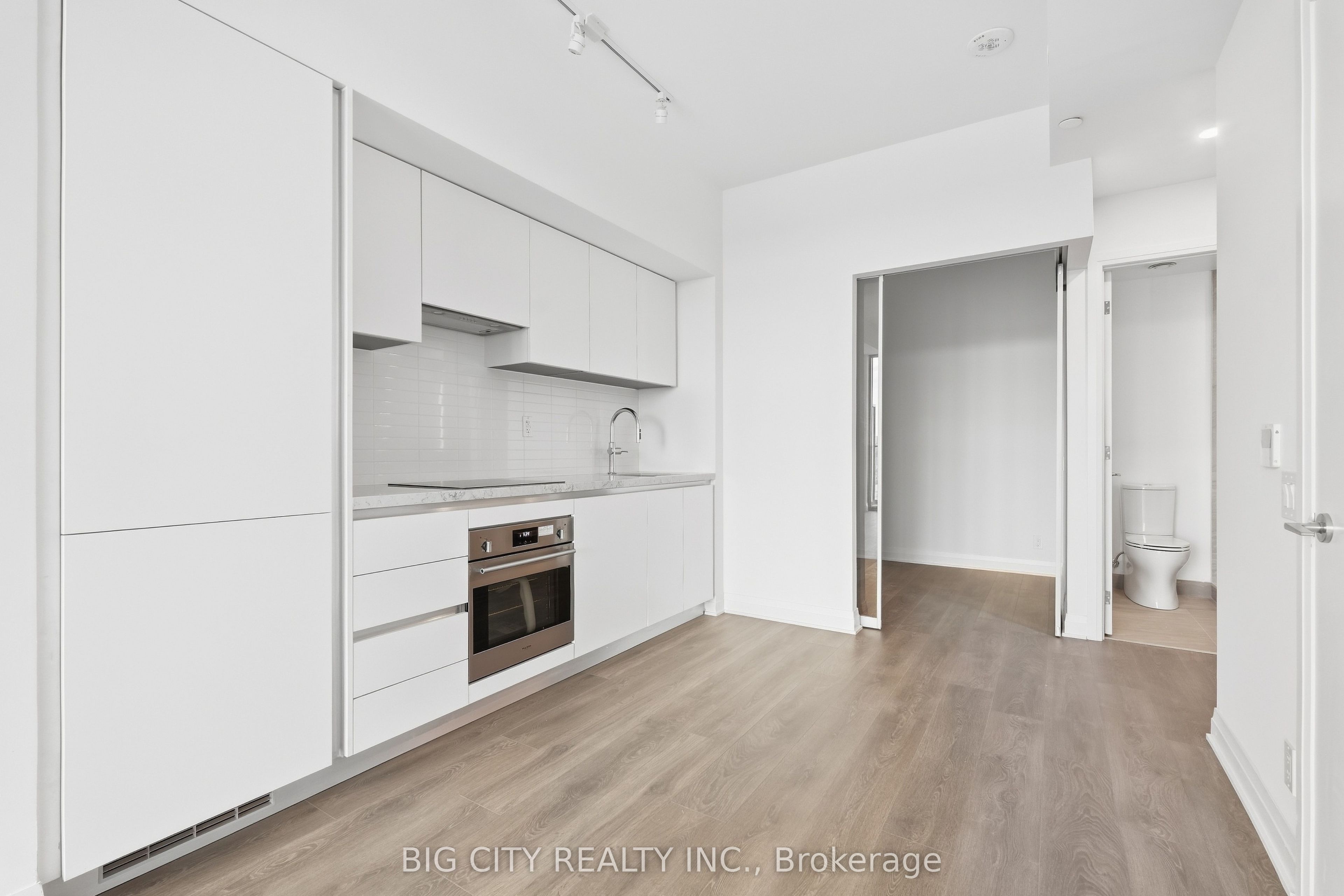 Unit 1011 - 25 Frederick Todd Way, Toronto 4