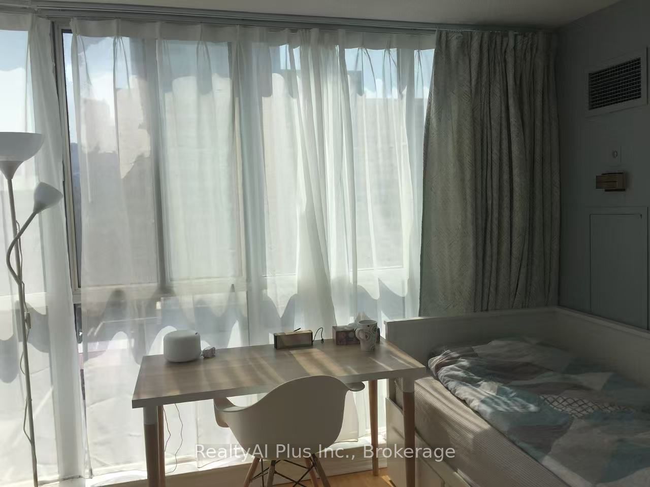 Unit 2210 - 736 Bay Street, Toronto 4