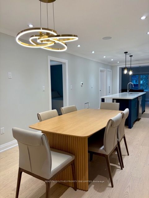 Unit 2nd Floor - 10 Lascelles Boulevard, Toronto 4