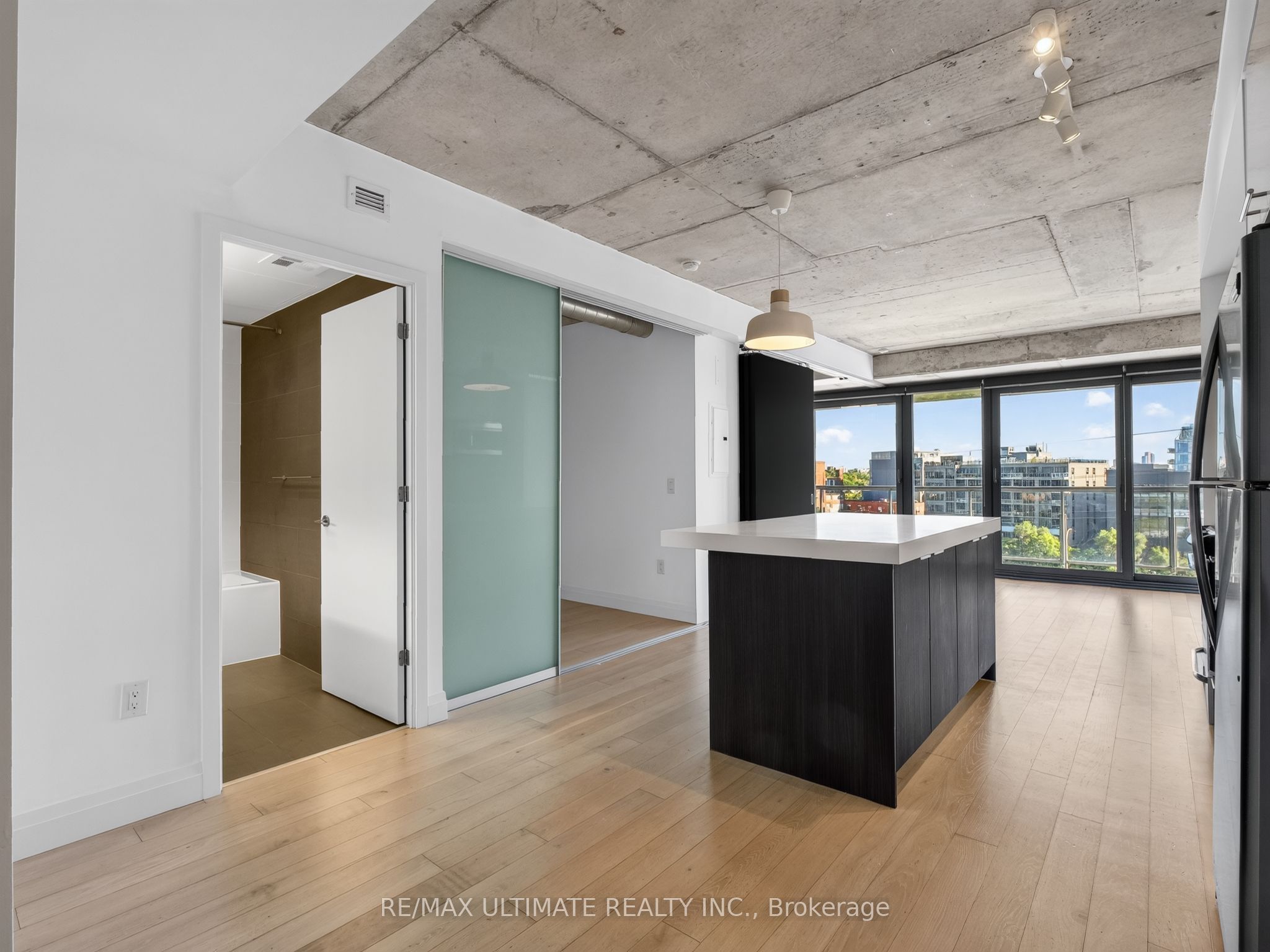 Unit 701 - 32 Trolley Crescent, Toronto 3