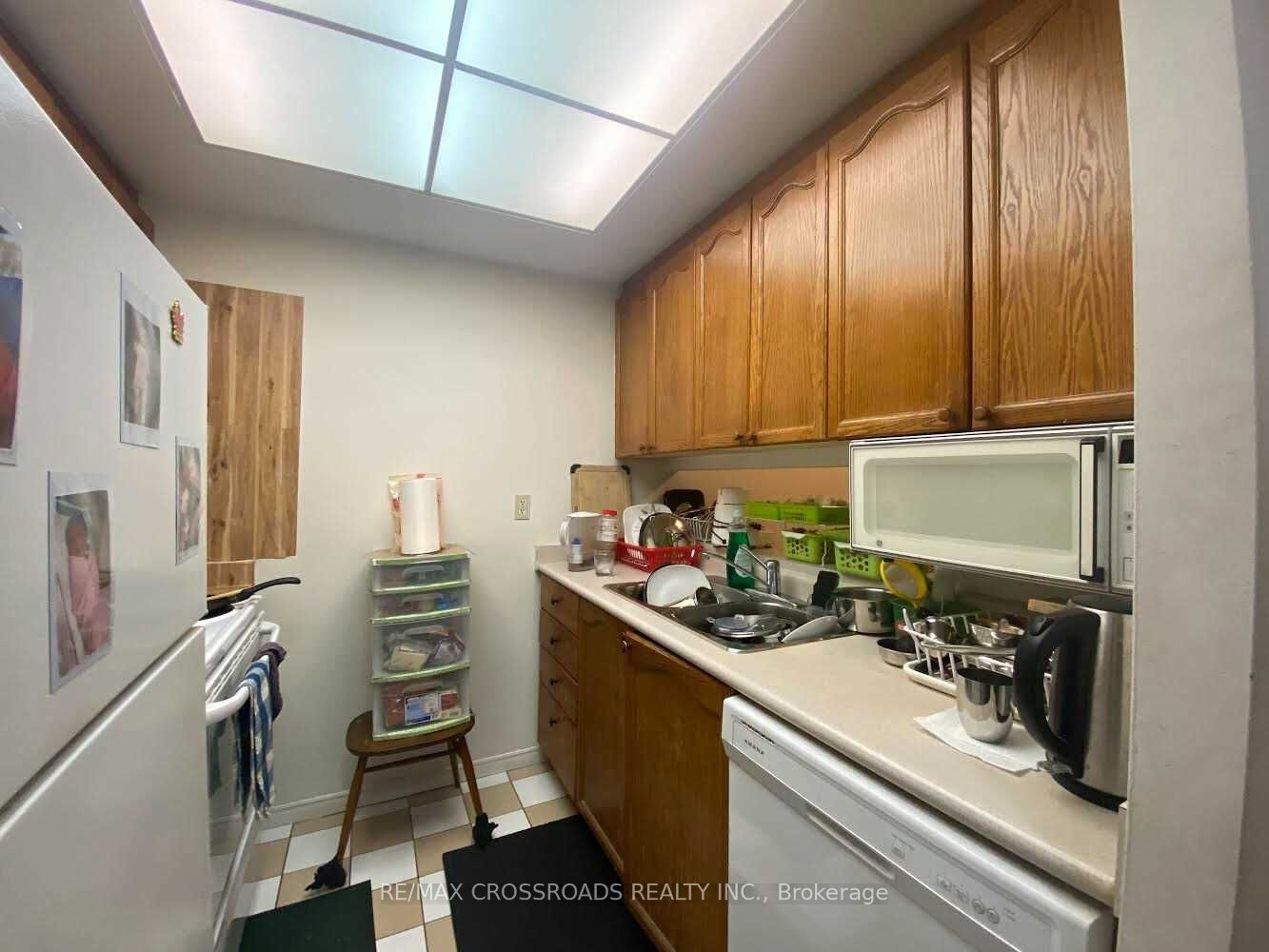 Unit 1706 - 7 Bishop Avenue, North York 5