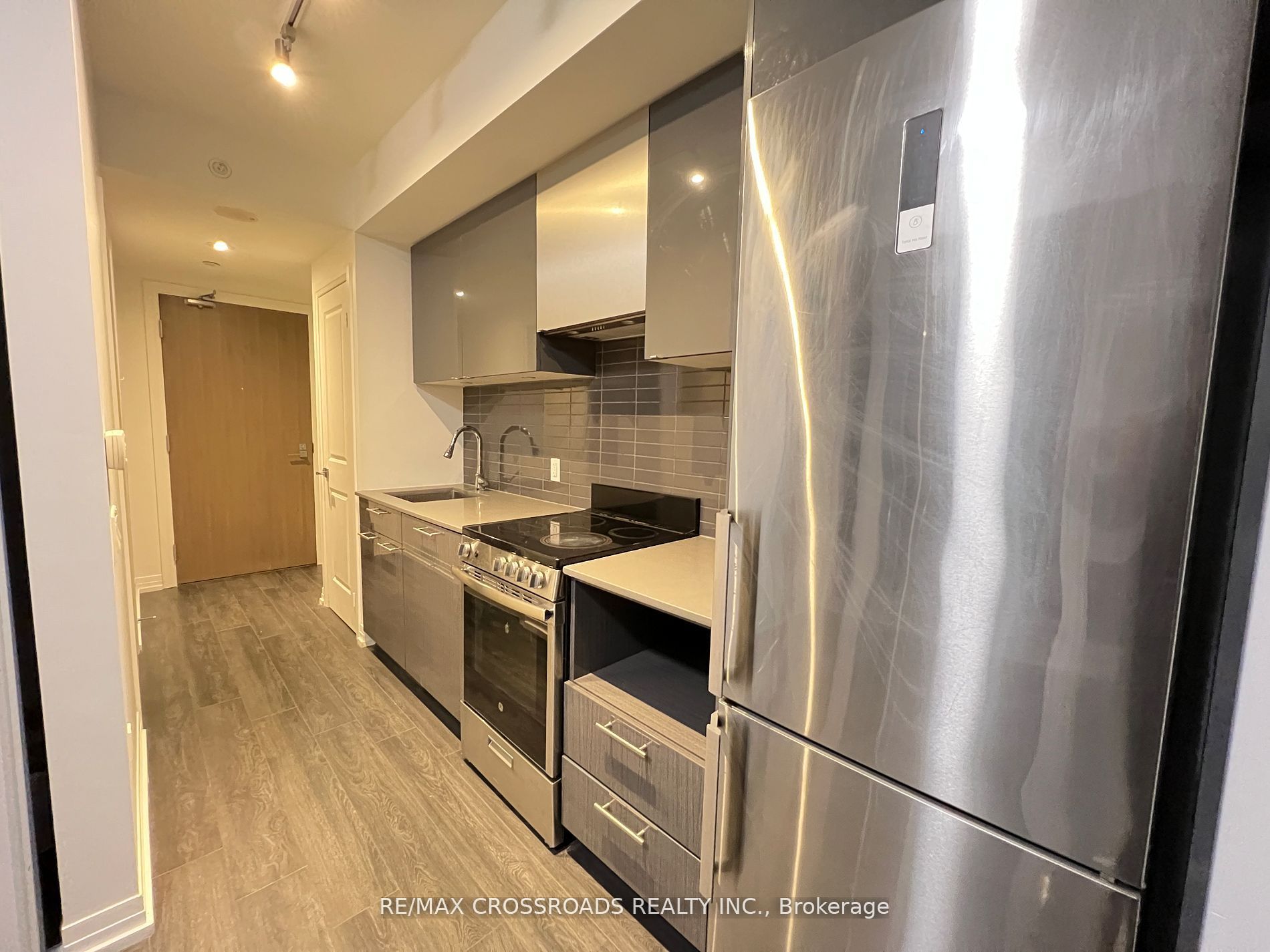 Unit 808 - 200 Dundas Street E, Toronto 5