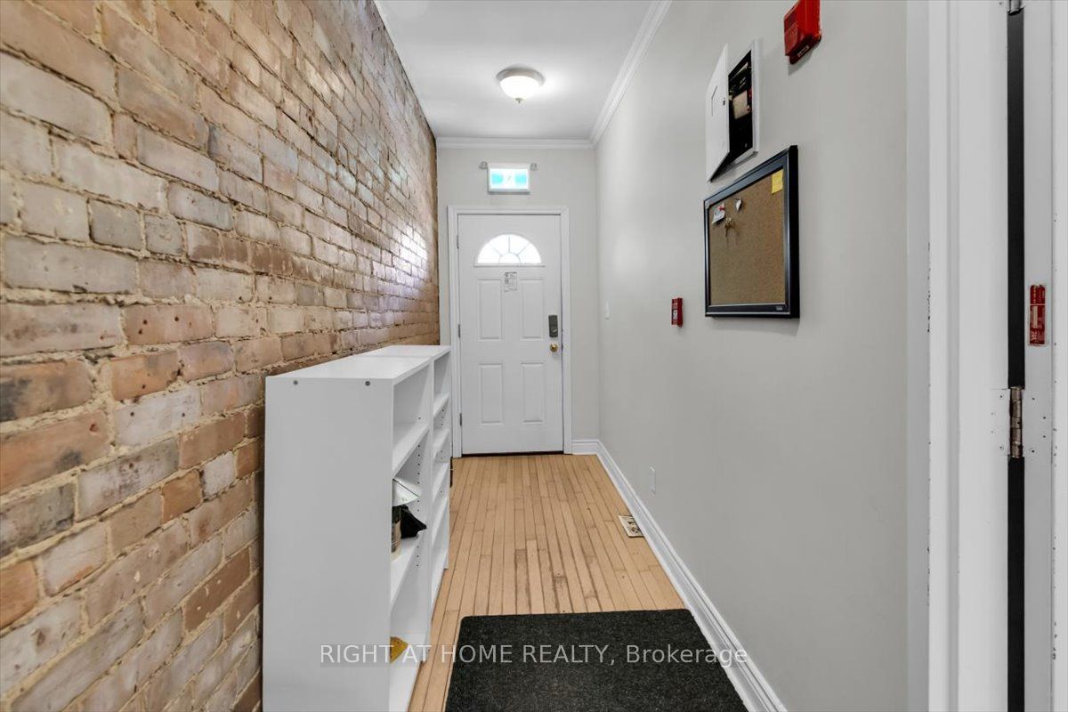 Unit Main & Lower - 182 Mutual Street, Toronto 4