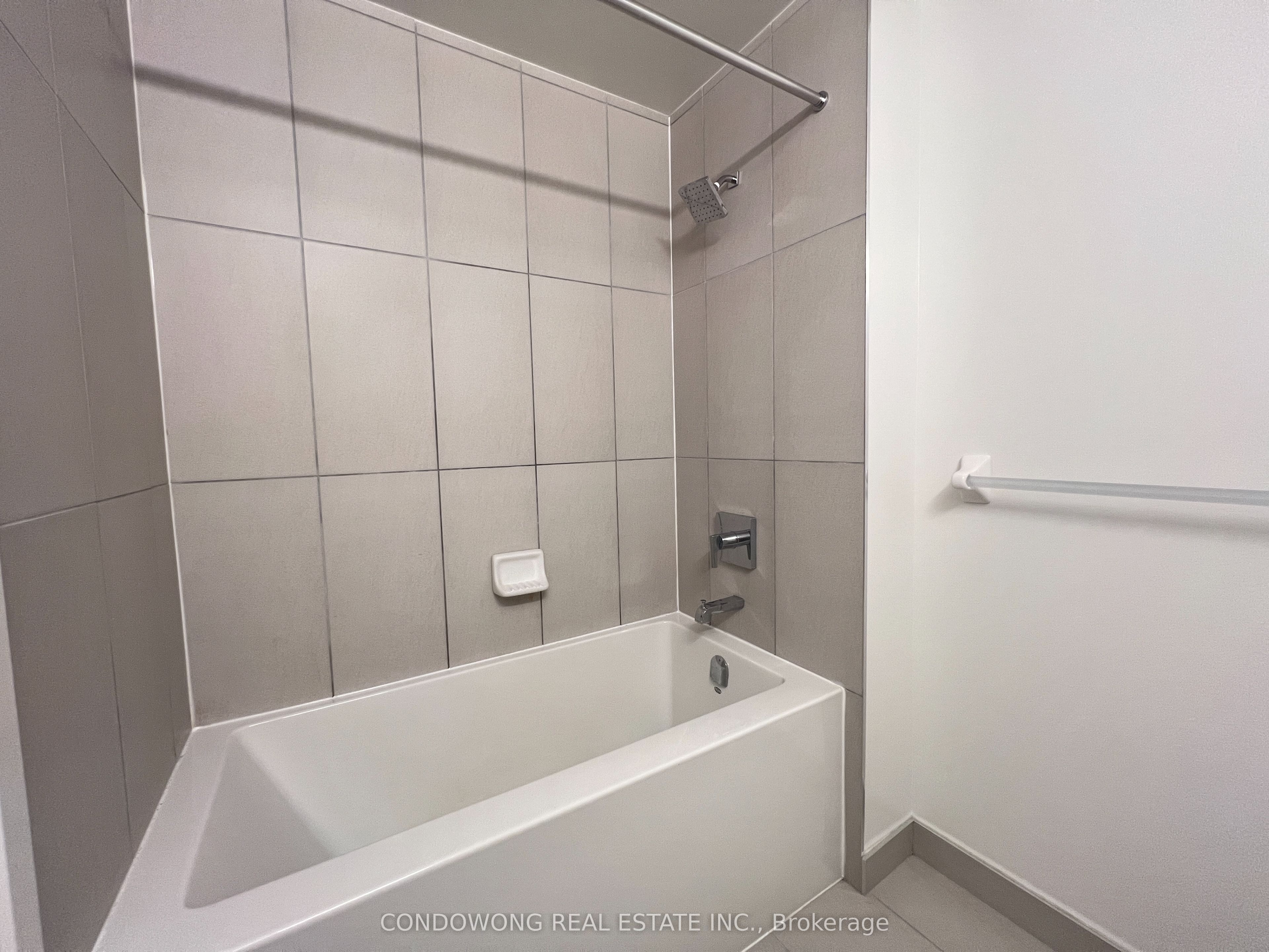 Unit 725 - 60 Princess Street, Toronto 4