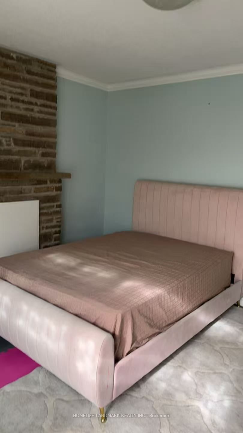 Unit Main Floor - 379 Apache Trail, North York 5