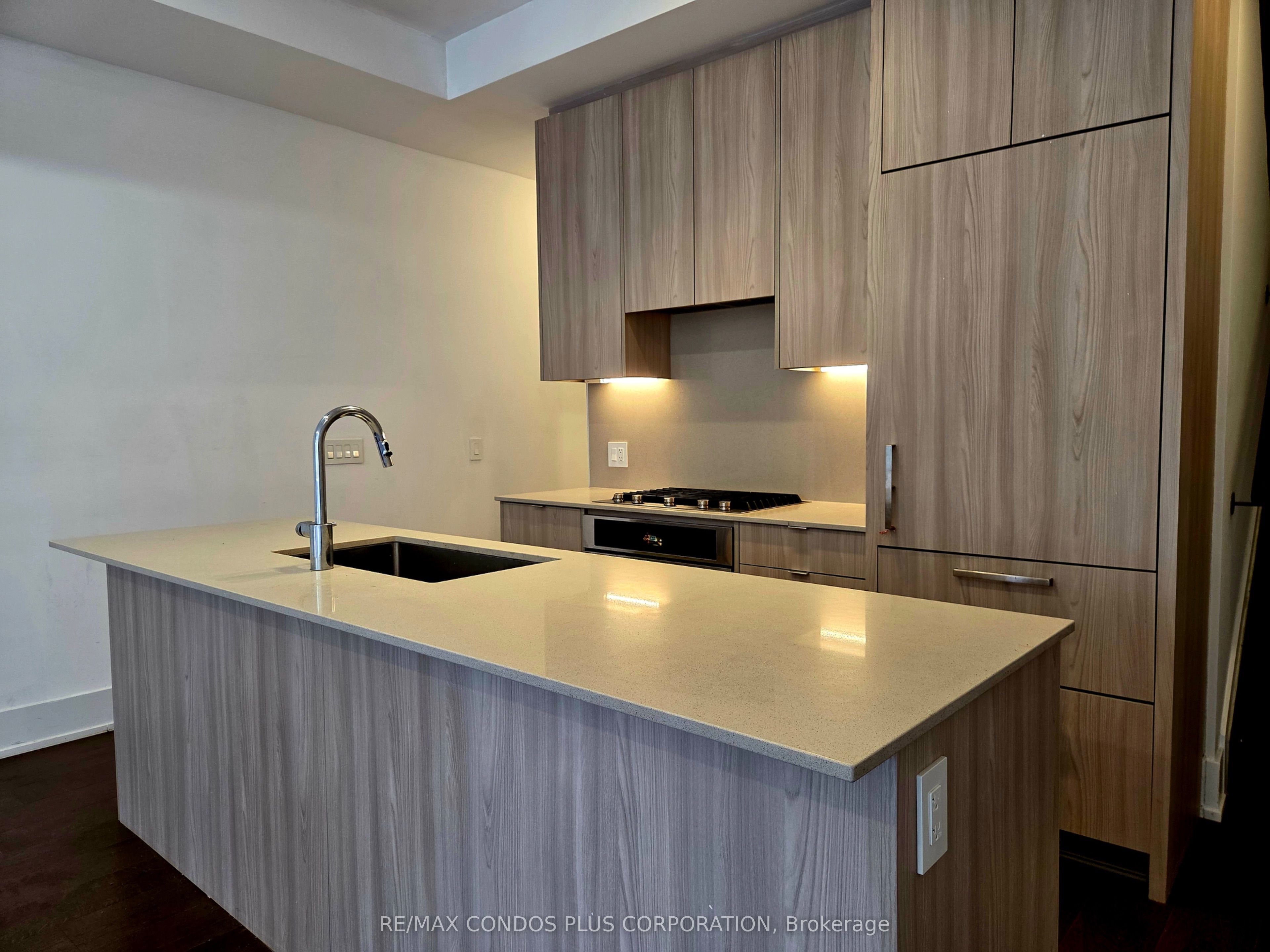 Unit 9 - 270 Davenport Road, Toronto 5