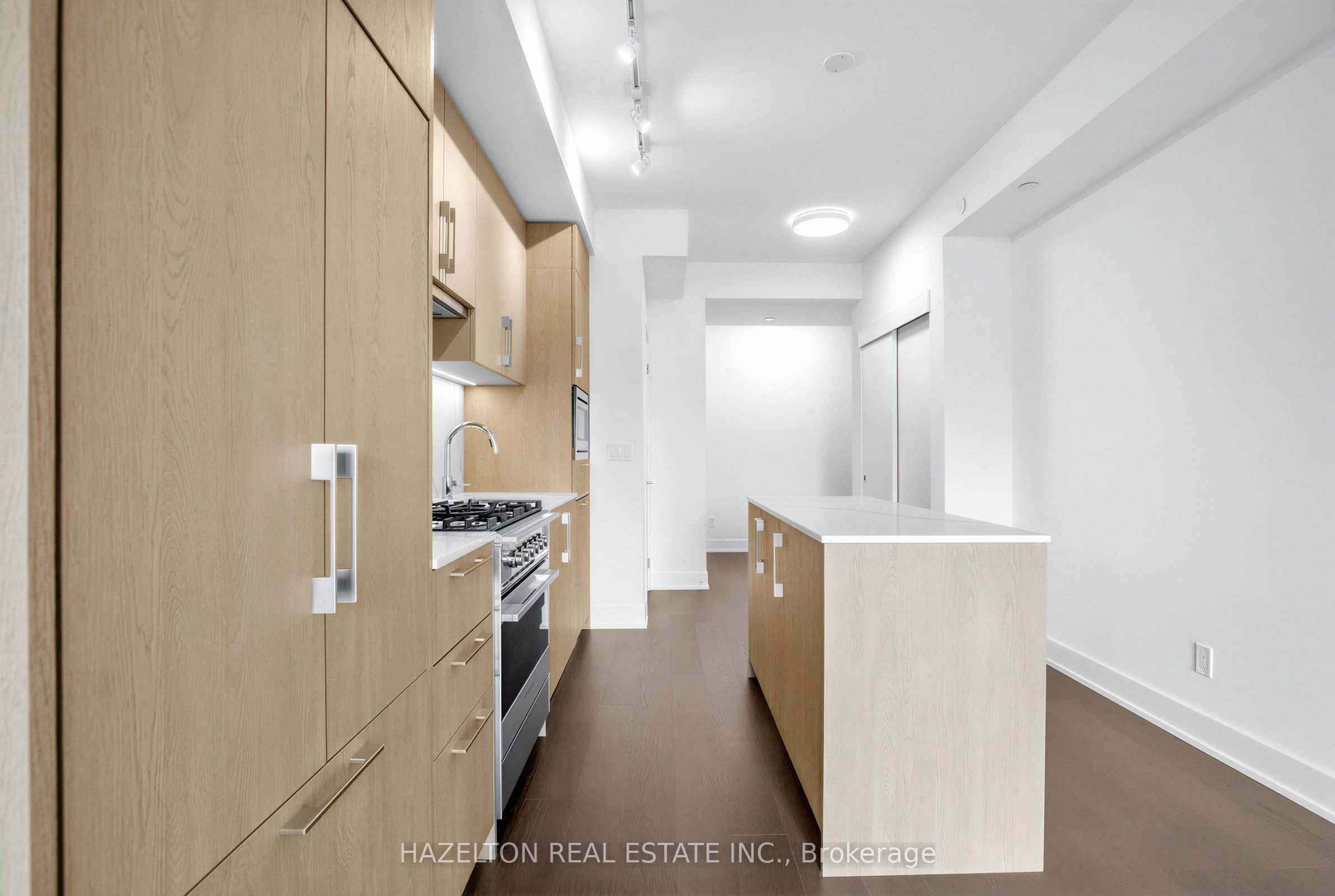 Unit 711 - 8 Manor Road W, Toronto 2