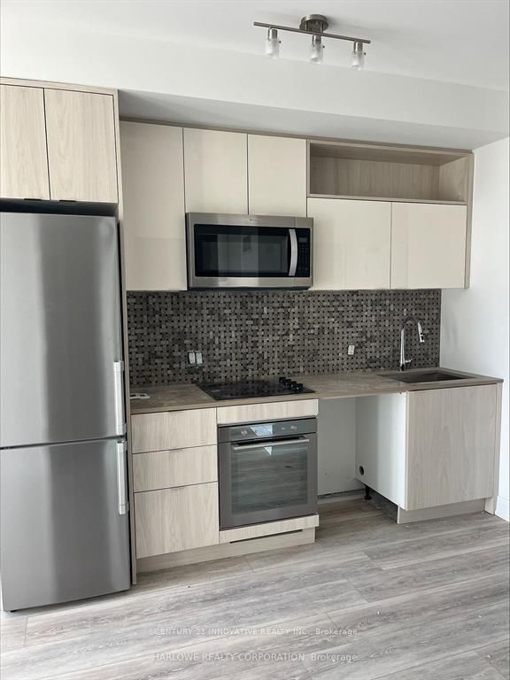 Unit 1018 SE - 60 Princess Street, Toronto 2