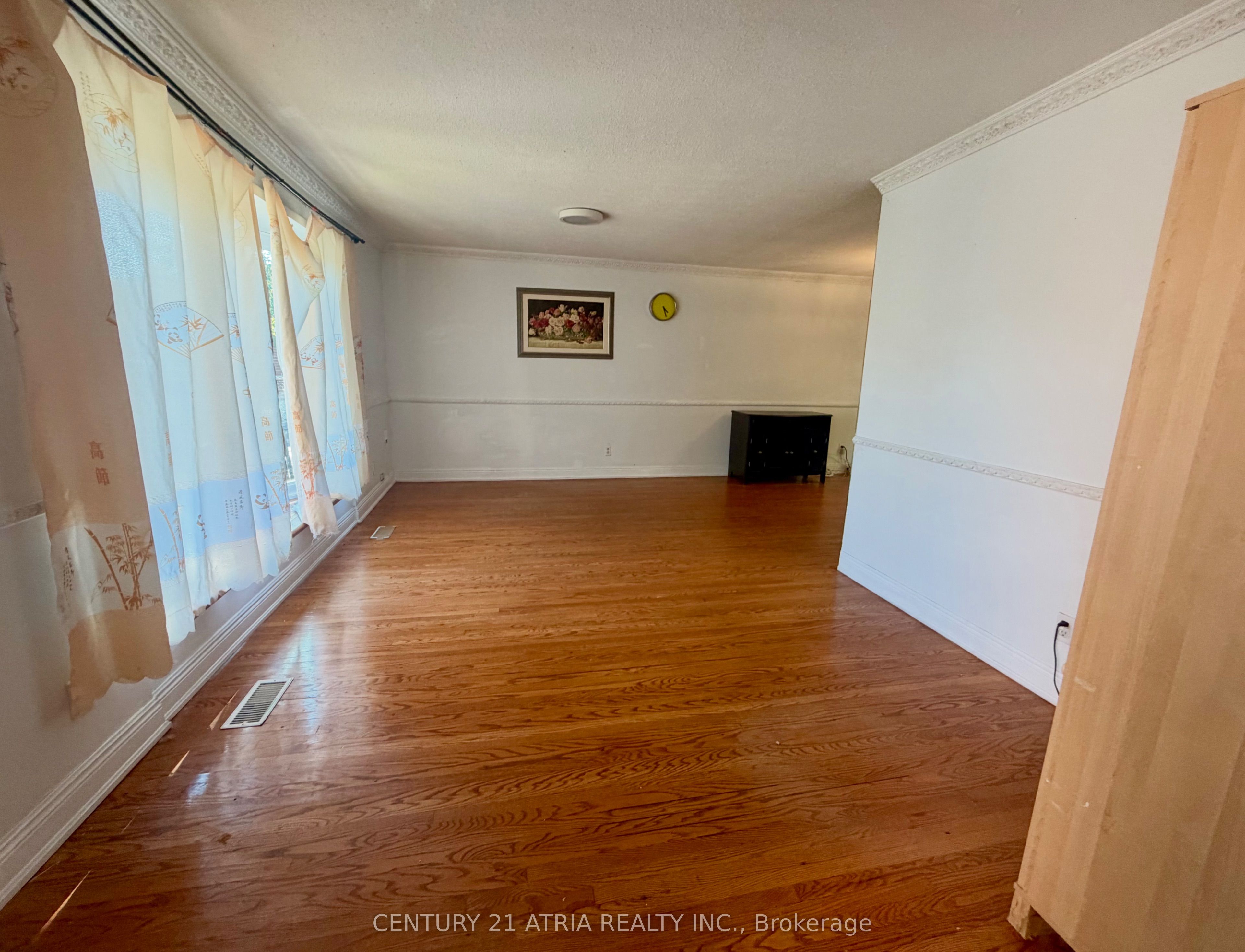 Unit Ground Level - 24 Axsmith Crescent, North York 2