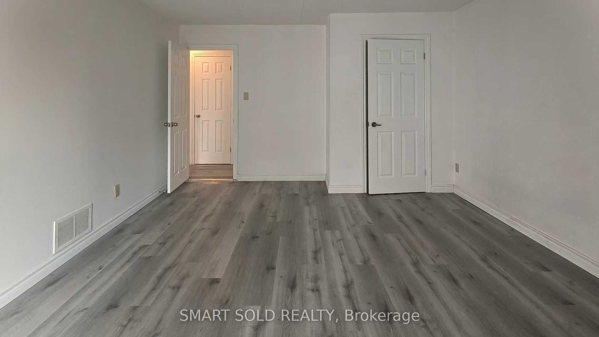 Unit Ground Unit - 41 Hickorynut Drive, North York 2