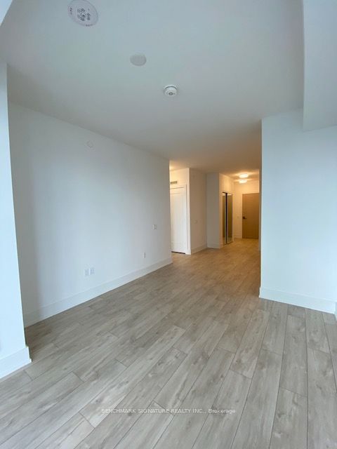 Unit 1806 - 10 Inn On The Park Drive, North York 4