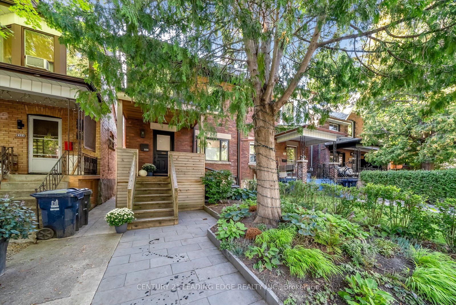 888 Manning Avenue, Toronto 4