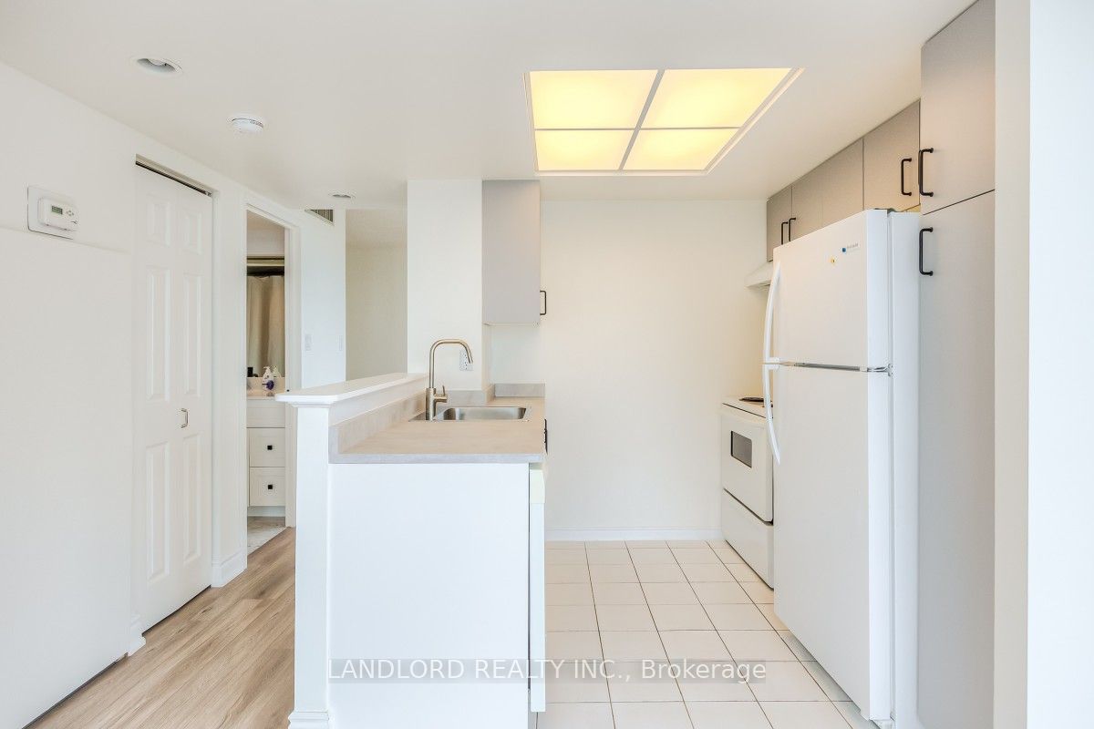 Unit 2504 - 5 Concorde Place, North York 5