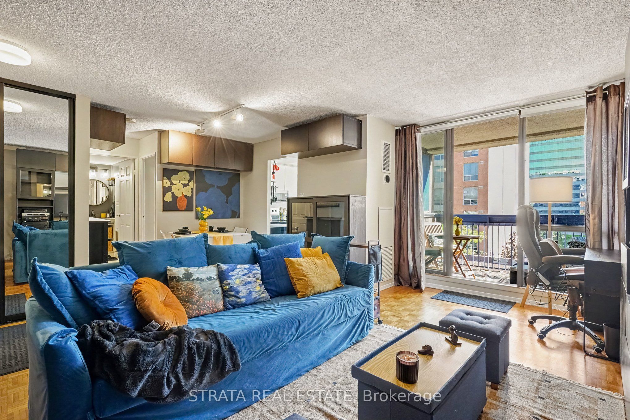 Unit 607 - 105 Mccaul Street, Toronto 4